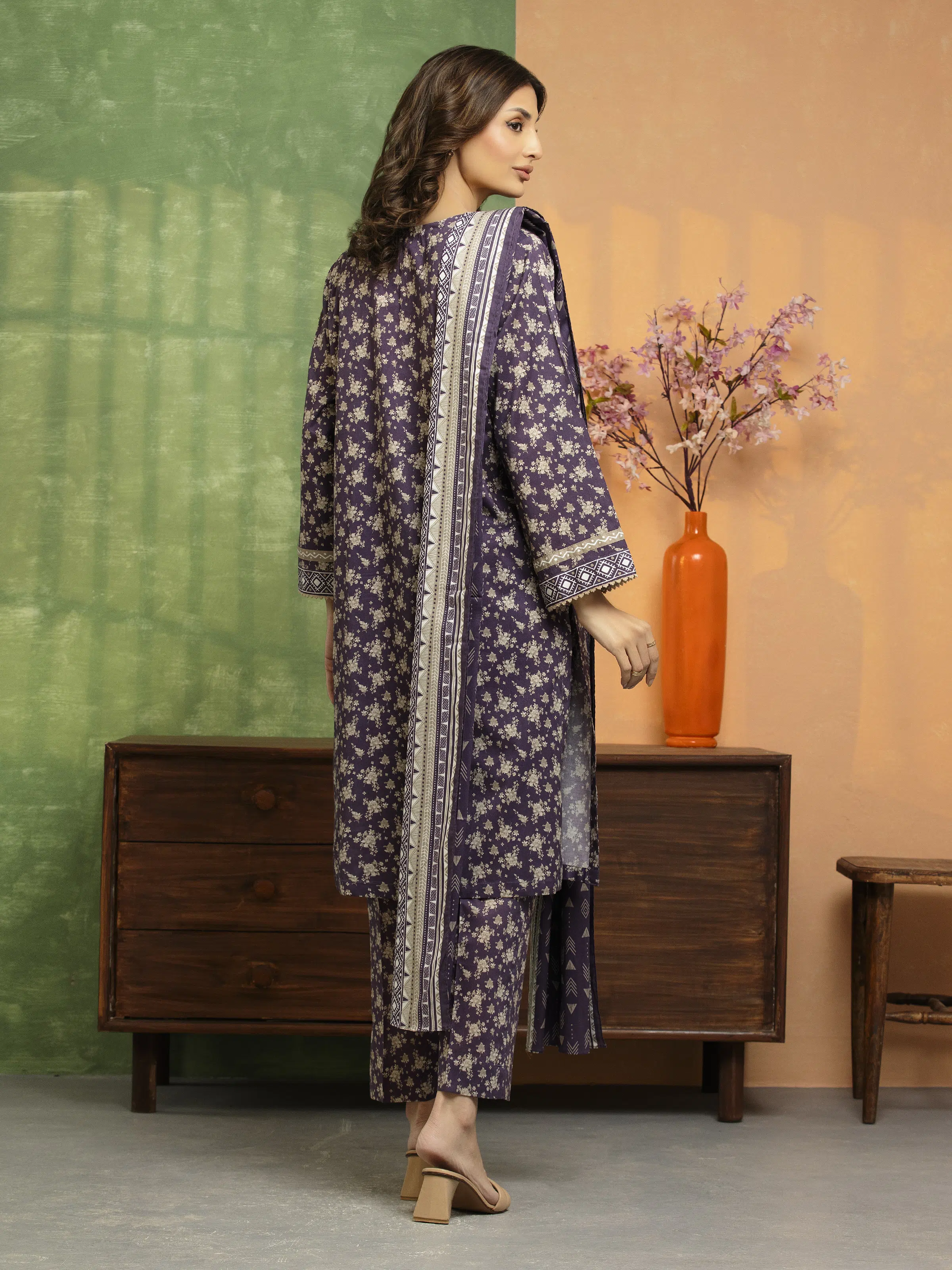 Unstitched Printed Lawn Suit - EWU5A1-35181-3P - Image 2
