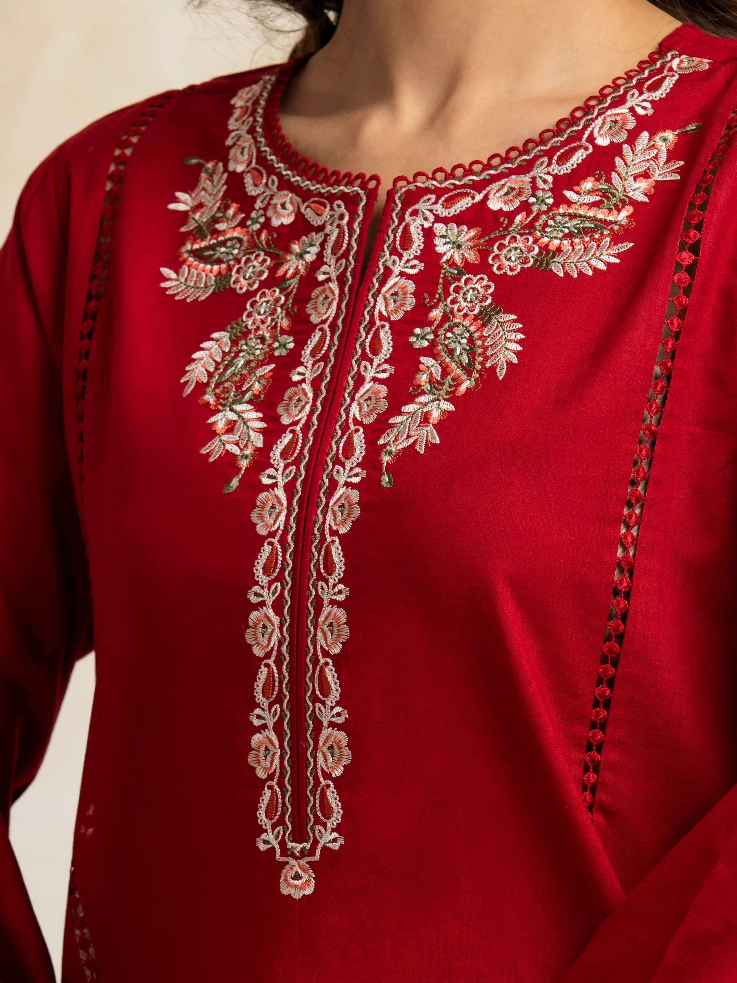 Unstitched Embroidered Cambric Suit - EWU5V2-31030-3P - Image 3