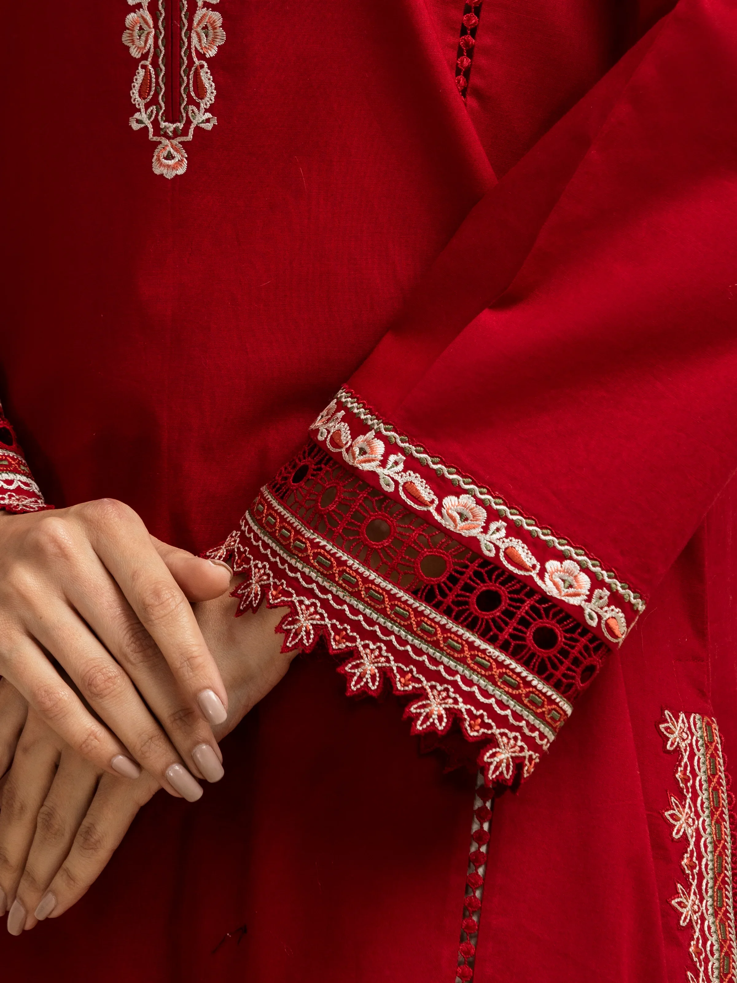 Unstitched Embroidered Cambric Suit - EWU5V2-31030-3P - Image 4