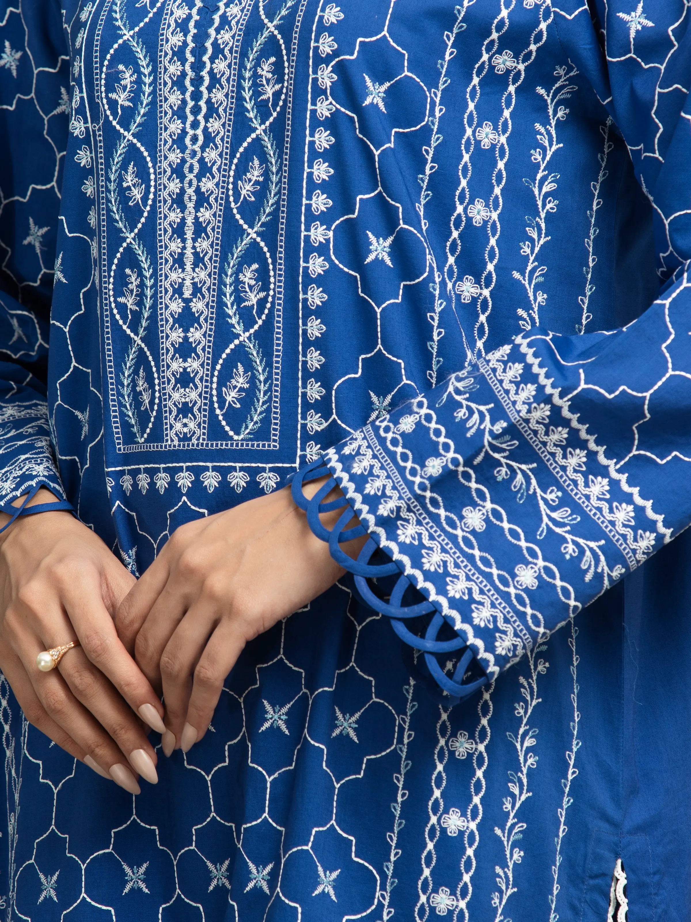 Unstitched Embroidered Cambric Suit - EWU5V2-31028-3P - Image 6