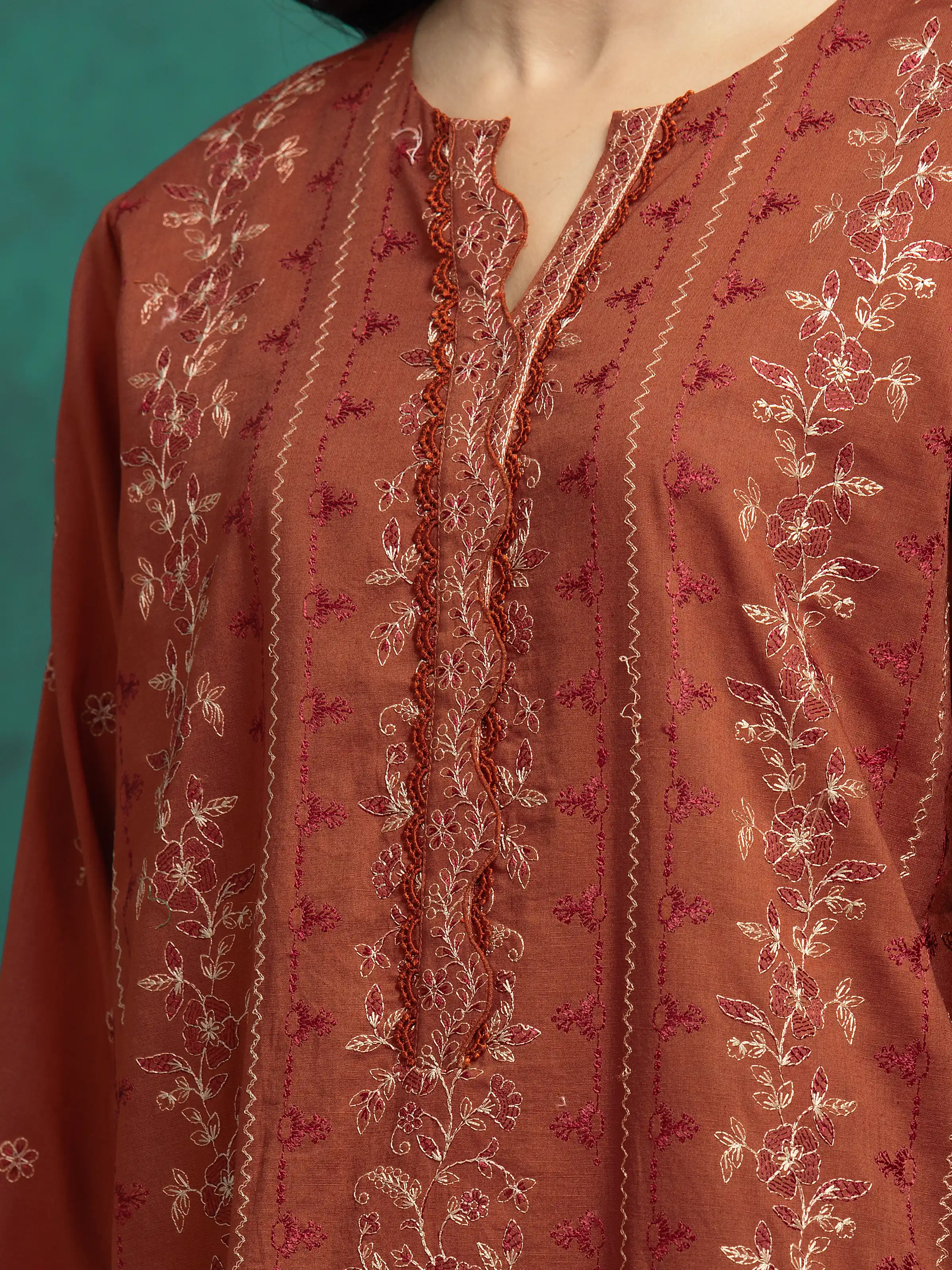 Unstitched Embroidered Cambric Suit - EWU5V2-31001-3P - Image 4