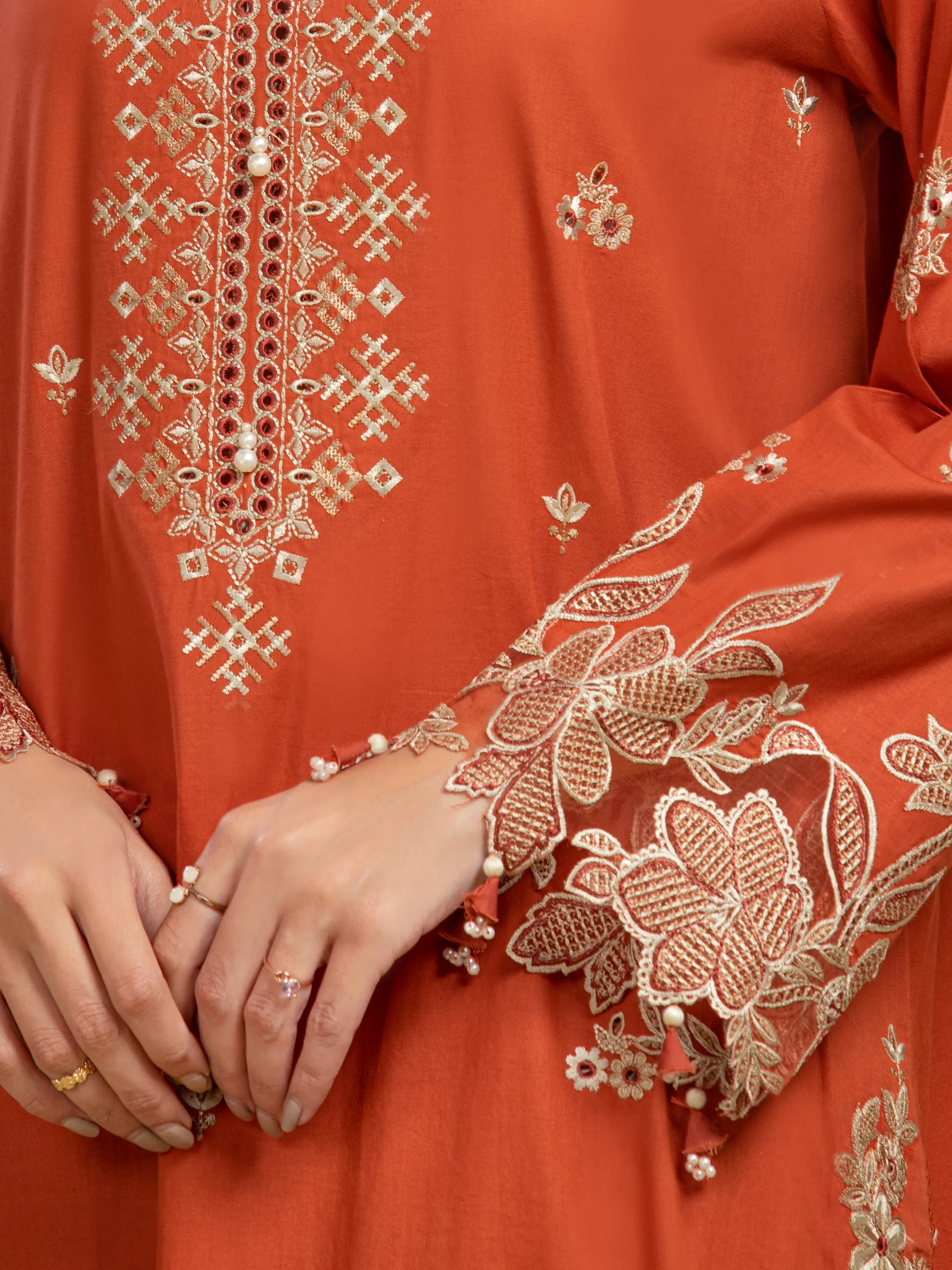 Unstitched Embroidered Cambric Suit - EWU5V2-31801-3P - Image 3