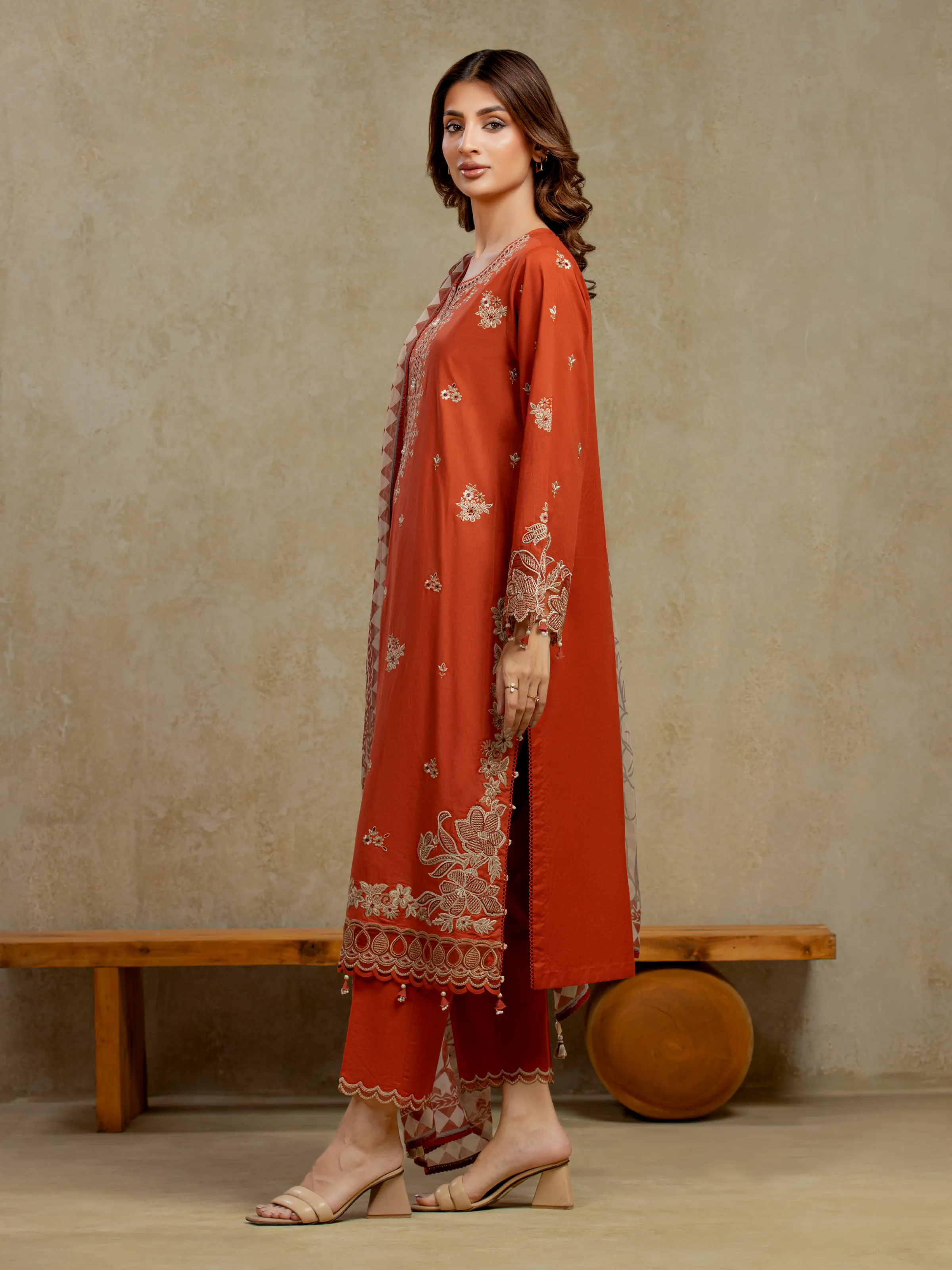 Unstitched Embroidered Cambric Suit - EWU5V2-31801-3P - Image 5