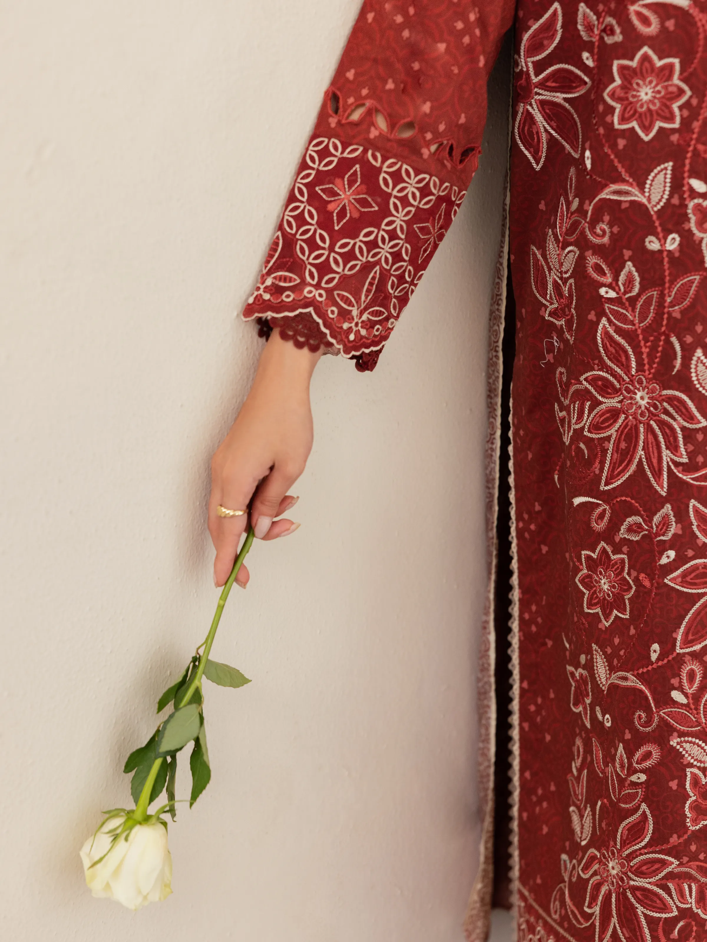Unstitched Embroidered Lawn Suit - EWU5V1-31425-3P - Image 4