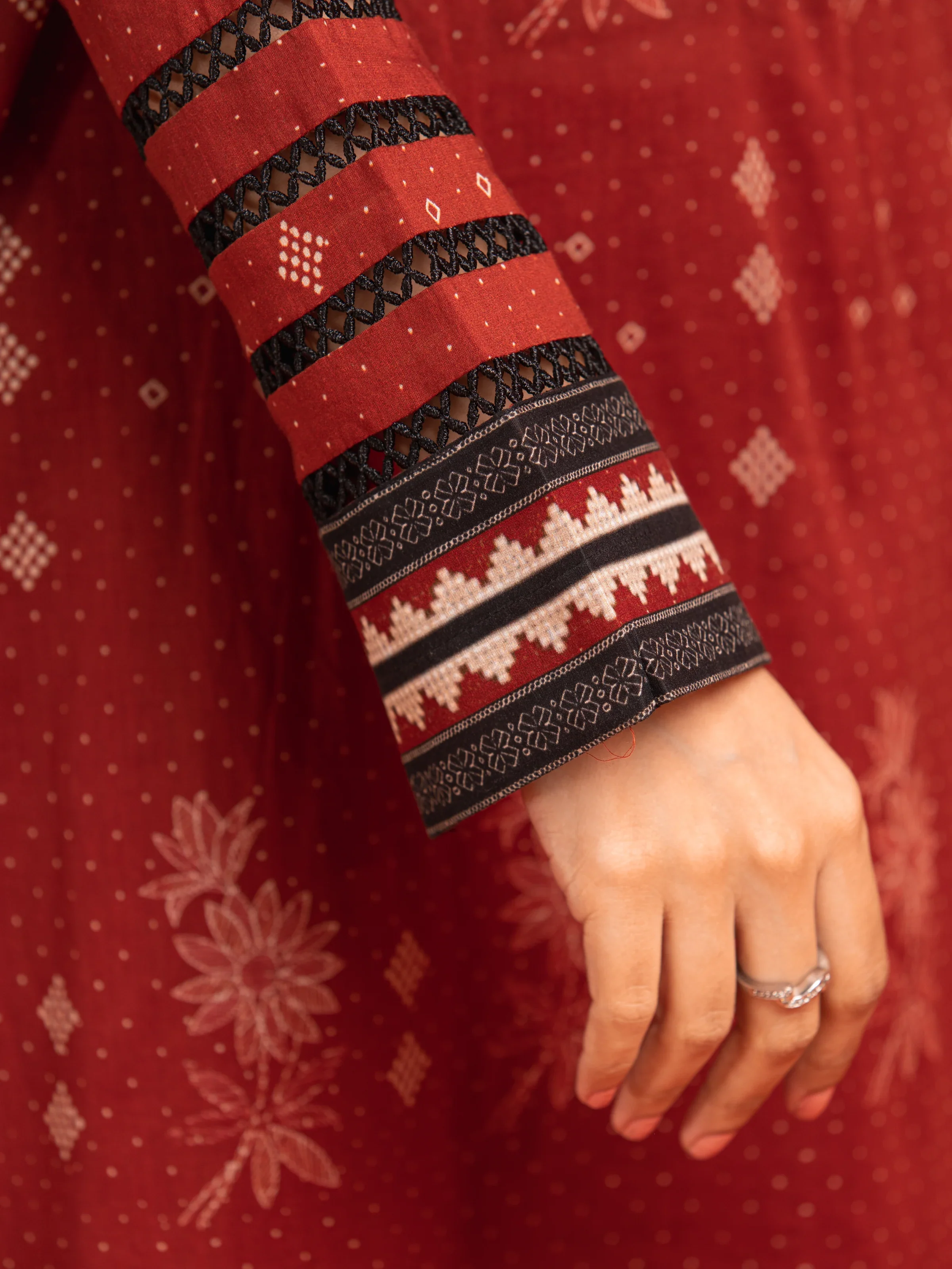 Unstitched Printed Khaddar Suit - EWU24A3-27089-3P - Image 4