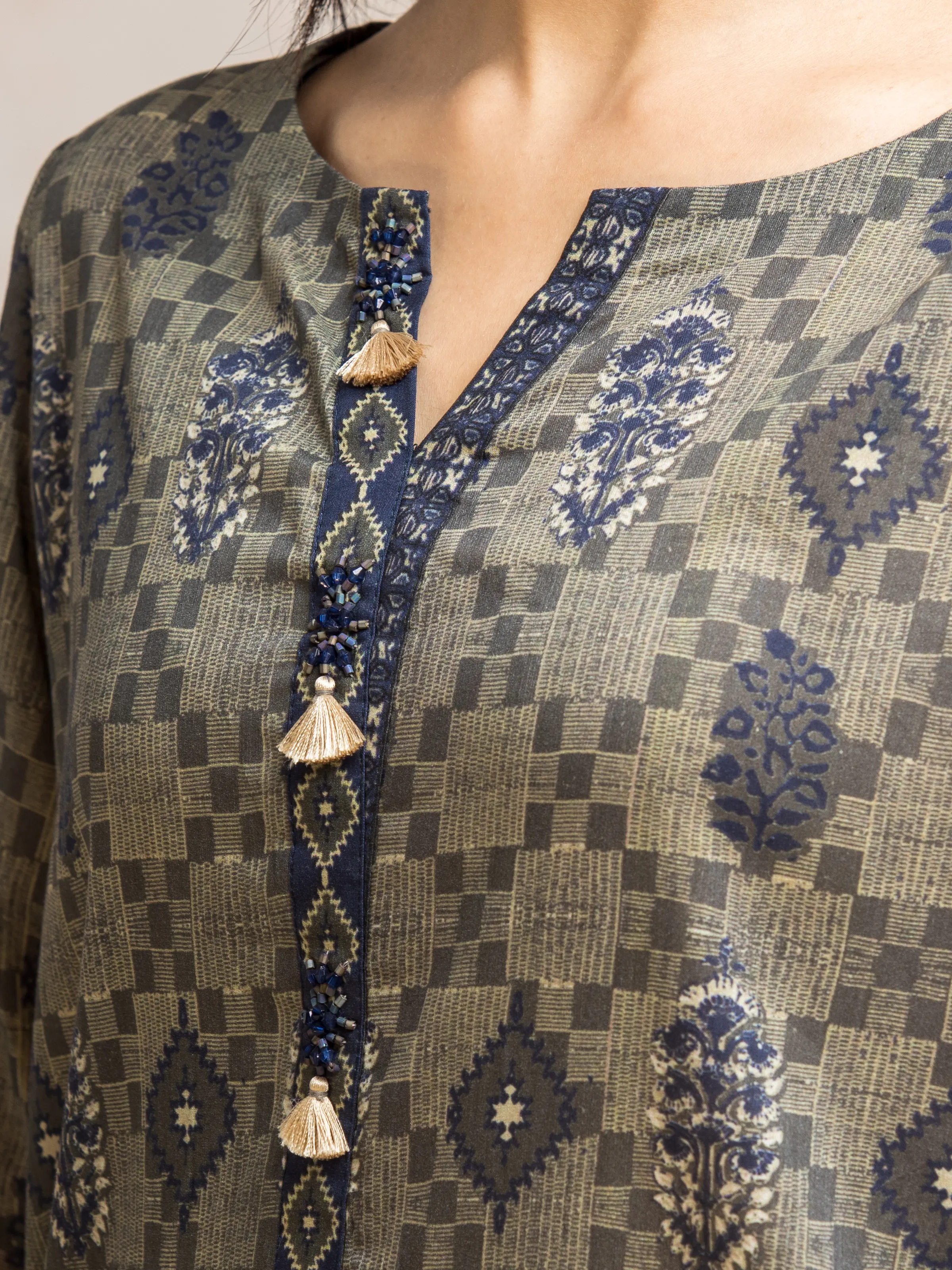 Unstitched Printed Khaddar Suit - EWU24A3-28211-3P - Image 3