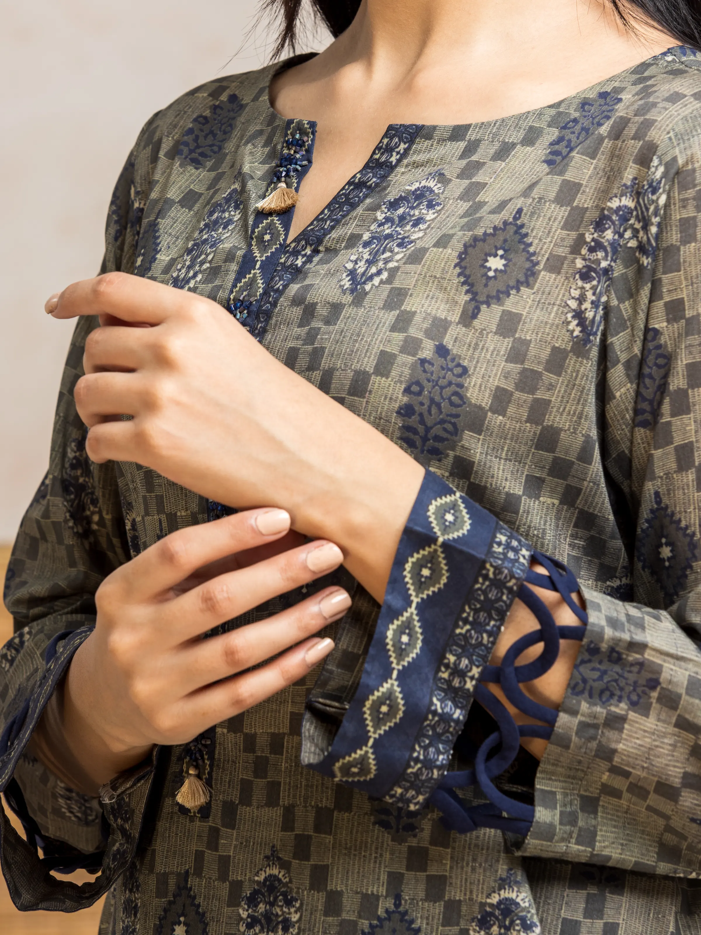 Unstitched Printed Khaddar Suit - EWU24A3-28211-3P - Image 4