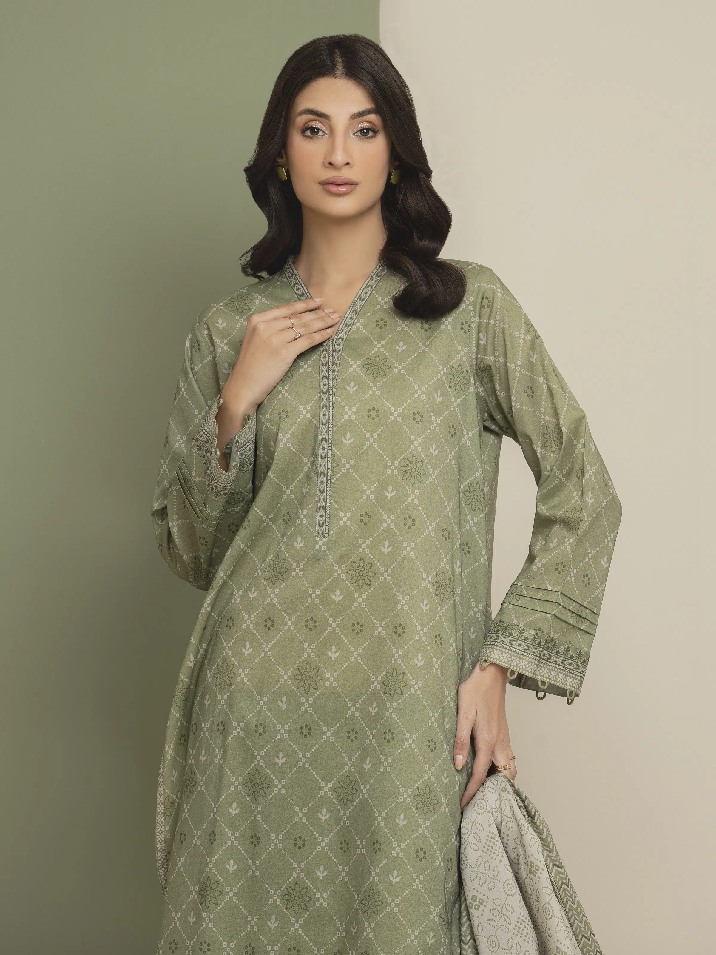 Unstitched Printed Lawn Suit - EWU5A1-35169-3P - Image 4