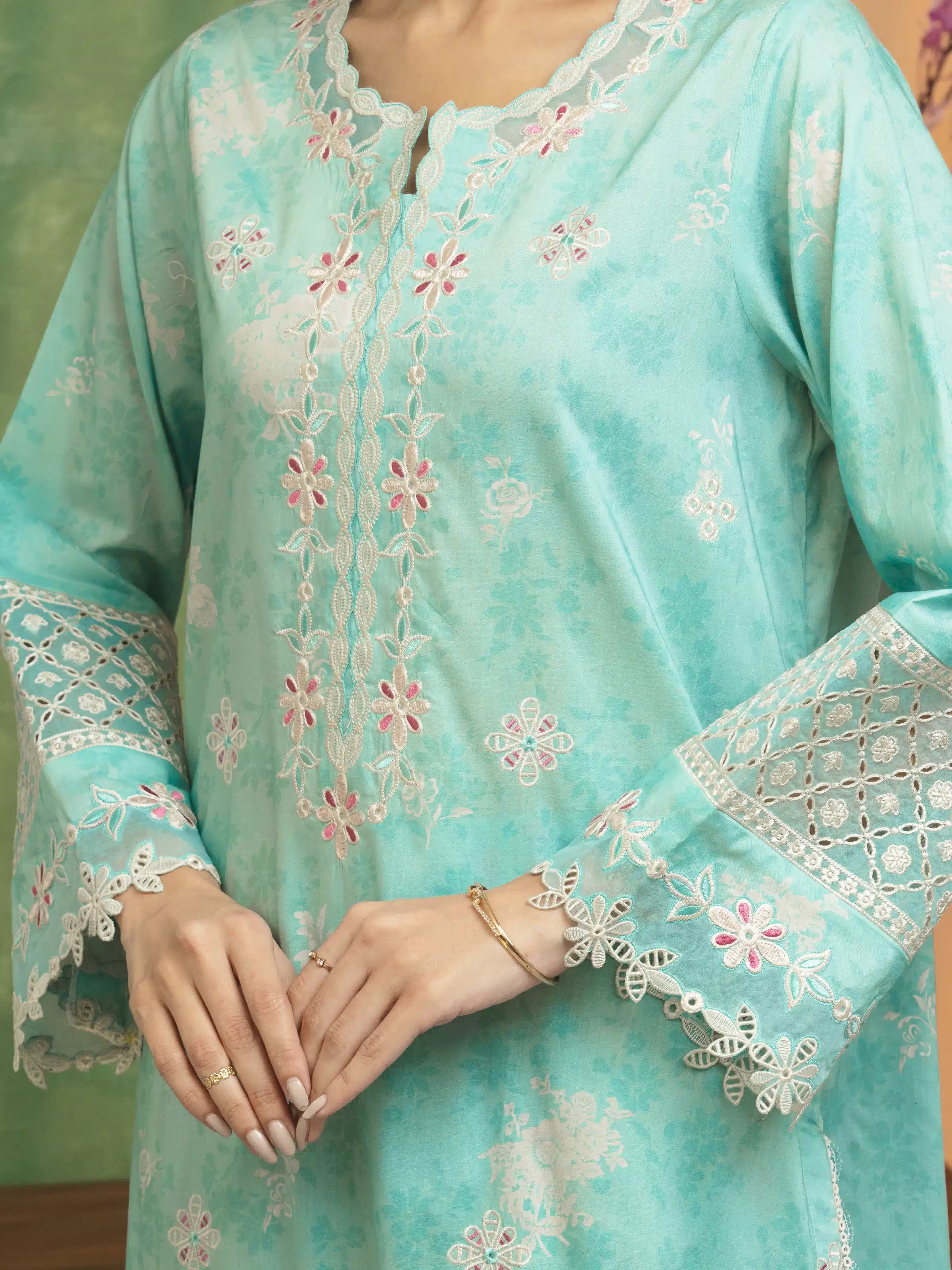 Unstitched Embroidered Lawn Suit - EWU5V1-31410-3P - Image 4