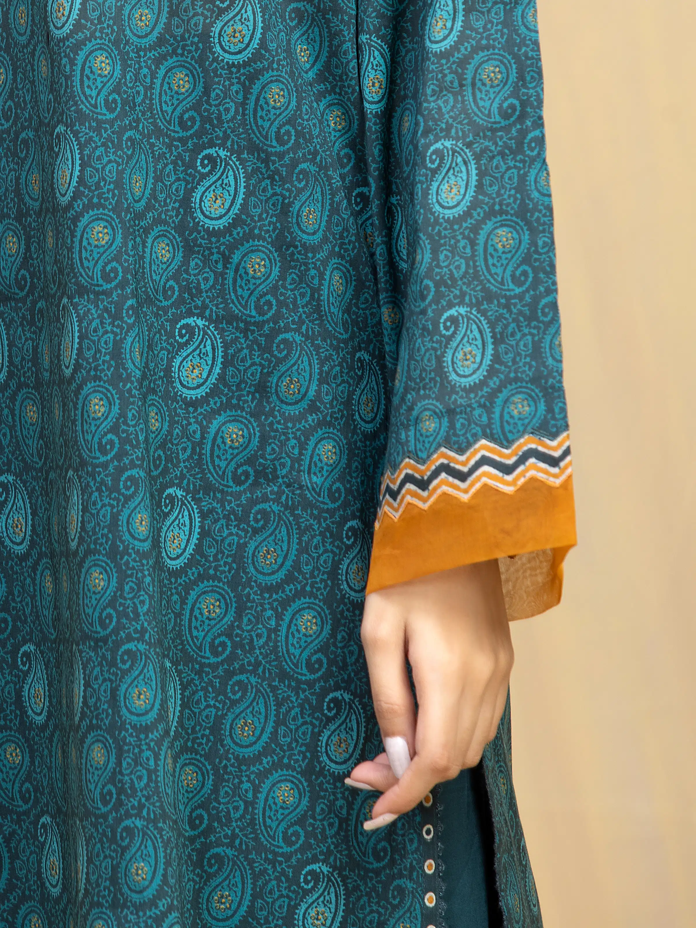 Unstitched Printed Khaddar Suit - EWU5A3-35992-3P - Image 4
