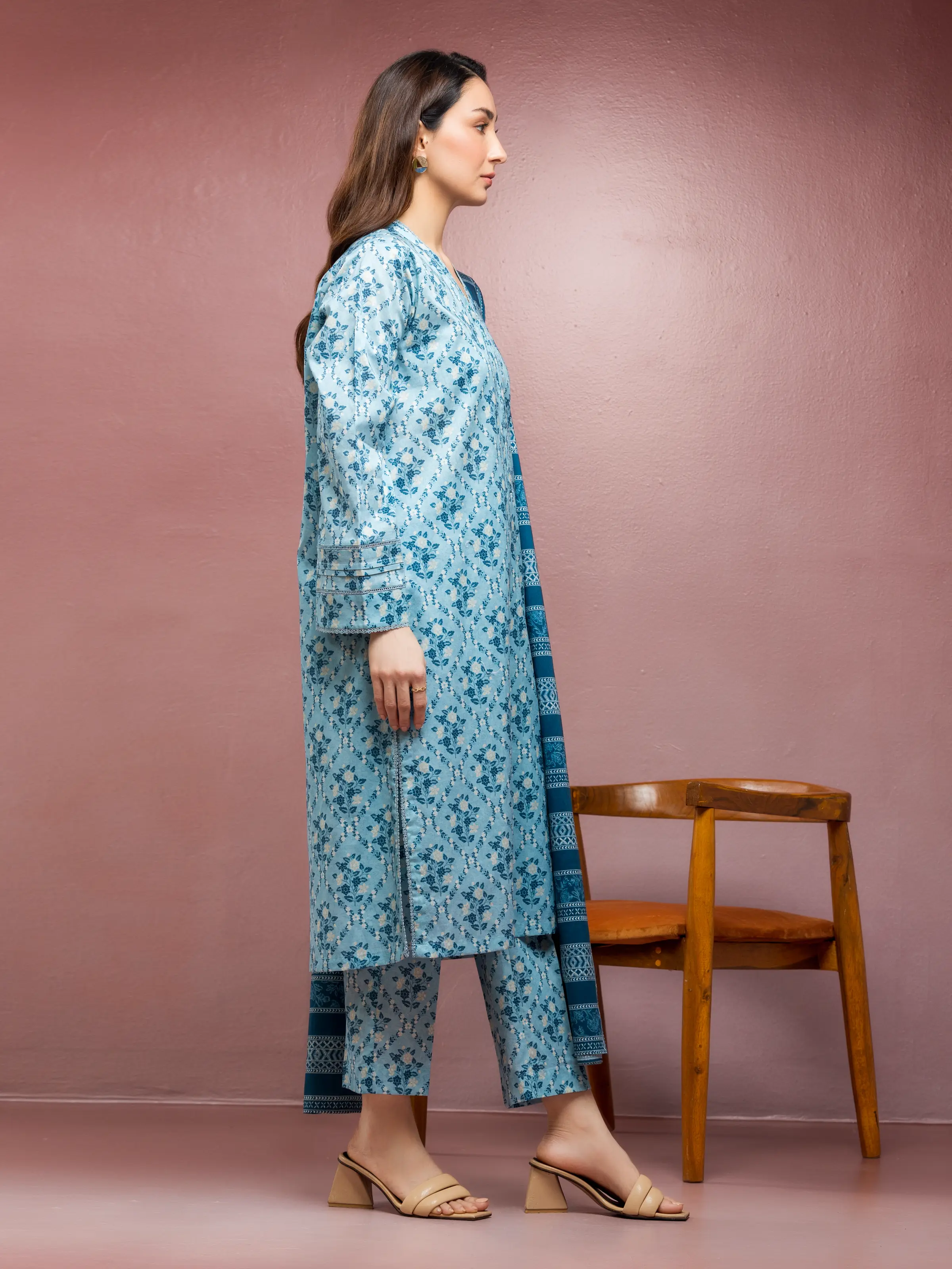 Unstitched Printed Lawn Suit - EWU5A1-35110-3P - Image 3