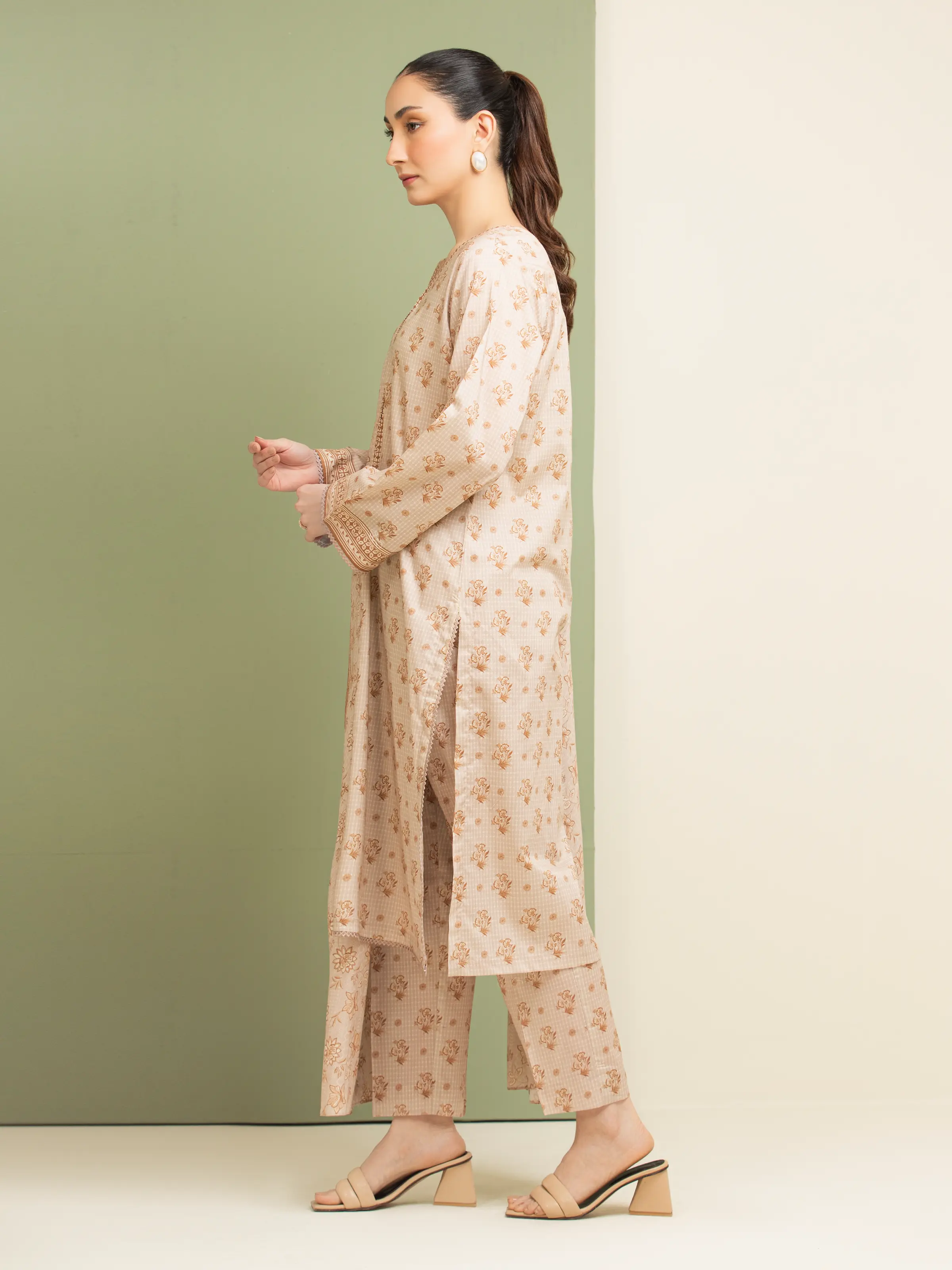 Unstitched Printed Lawn Suit - EWU5A1-35164-3P - Image 3