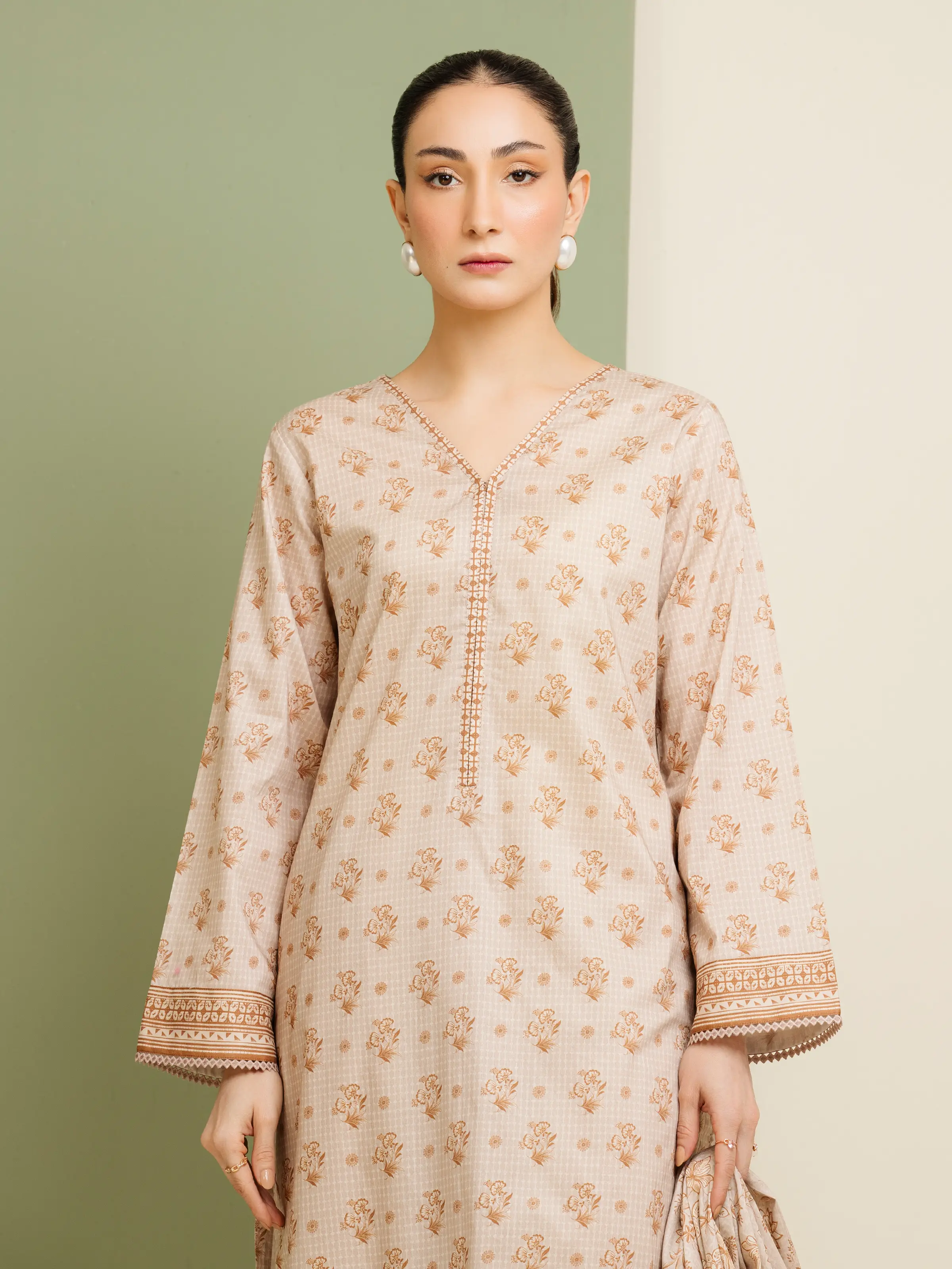Unstitched Printed Lawn Suit - EWU5A1-35164-3P - Image 4