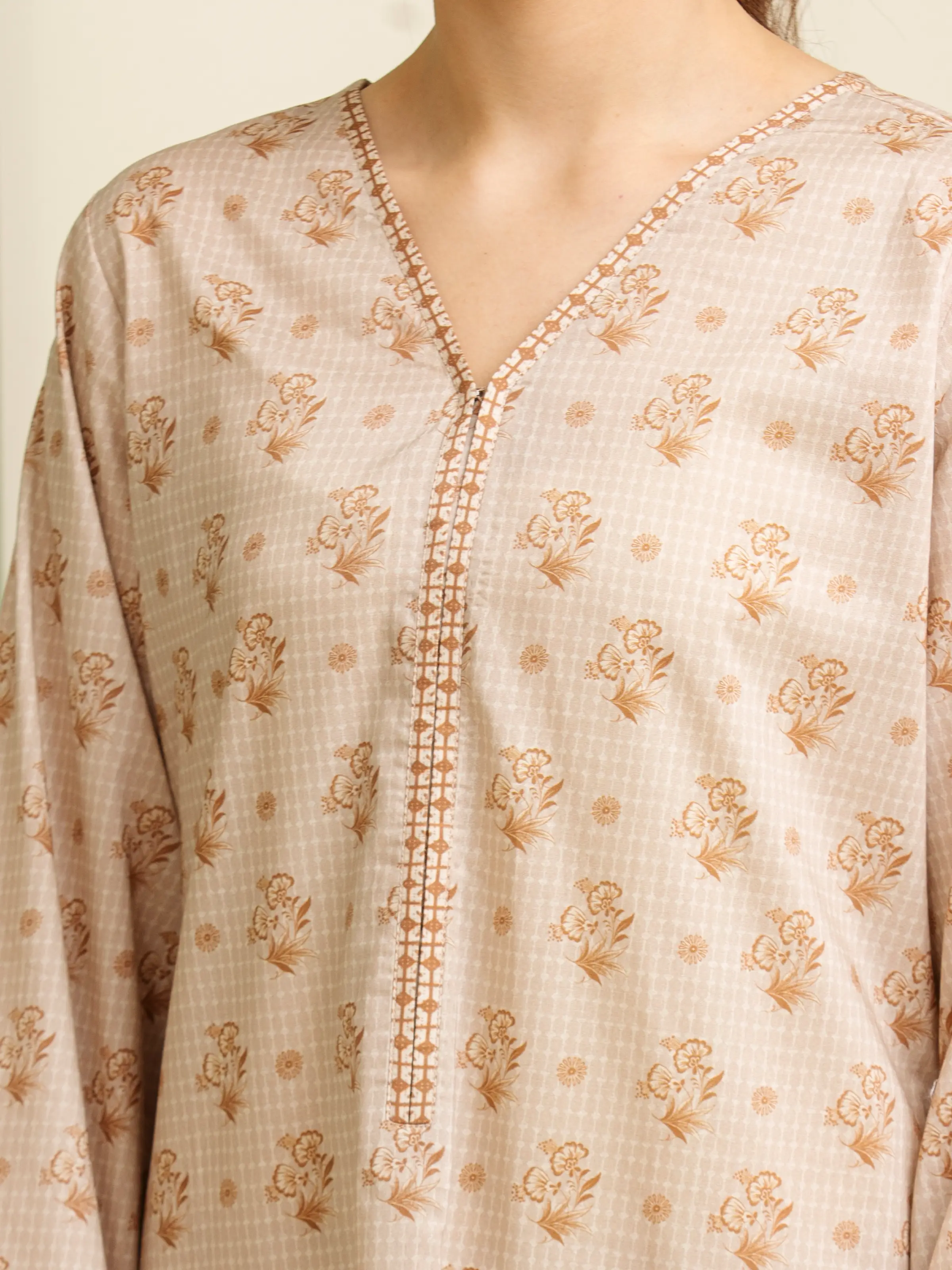 Unstitched Printed Lawn Suit - EWU5A1-35164-3P - Image 5