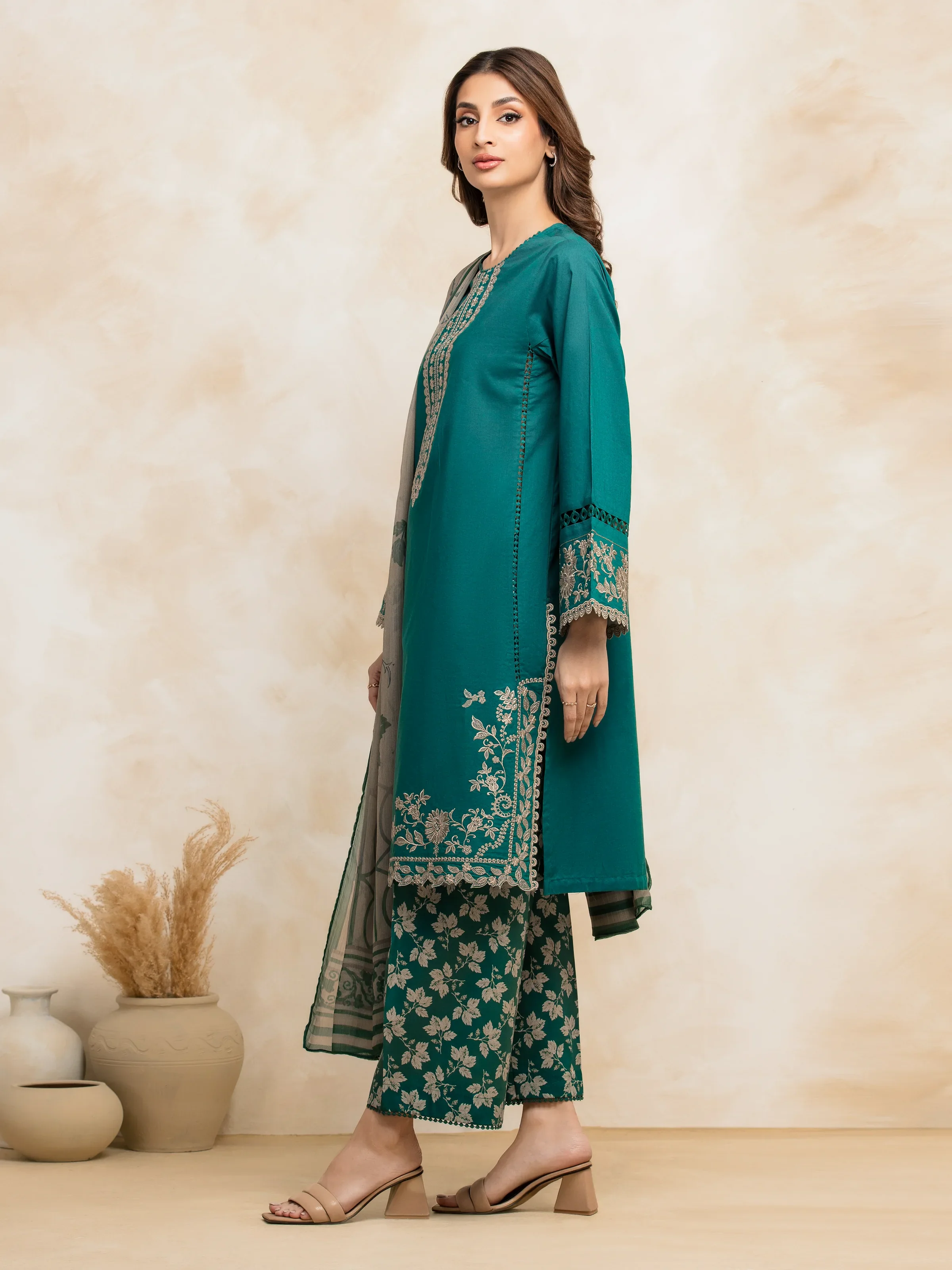 Unstitched Embroidered Cambric Suit - EWU5V2-31031-3P - Image 3