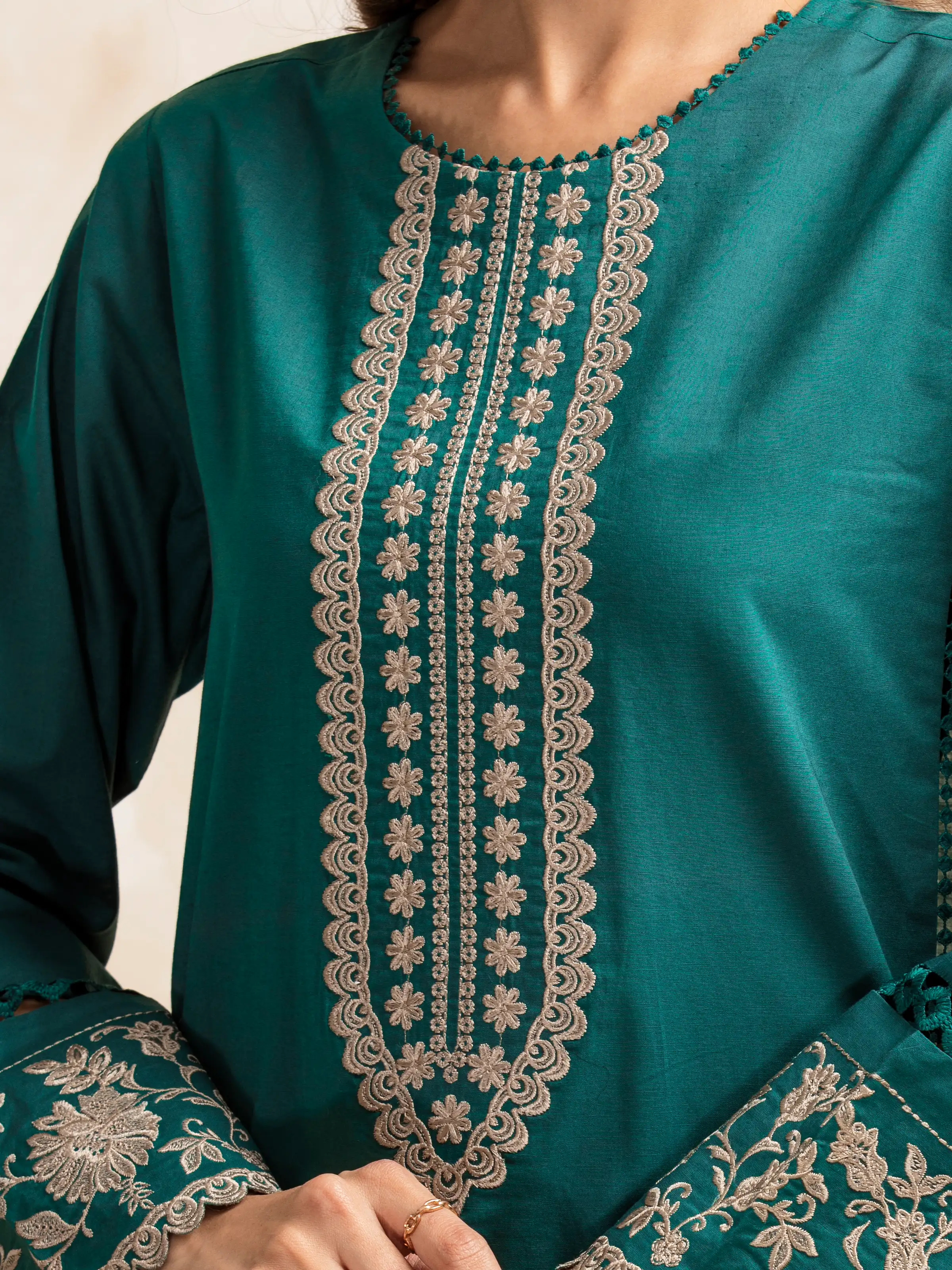 Unstitched Embroidered Cambric Suit - EWU5V2-31031-3P - Image 5