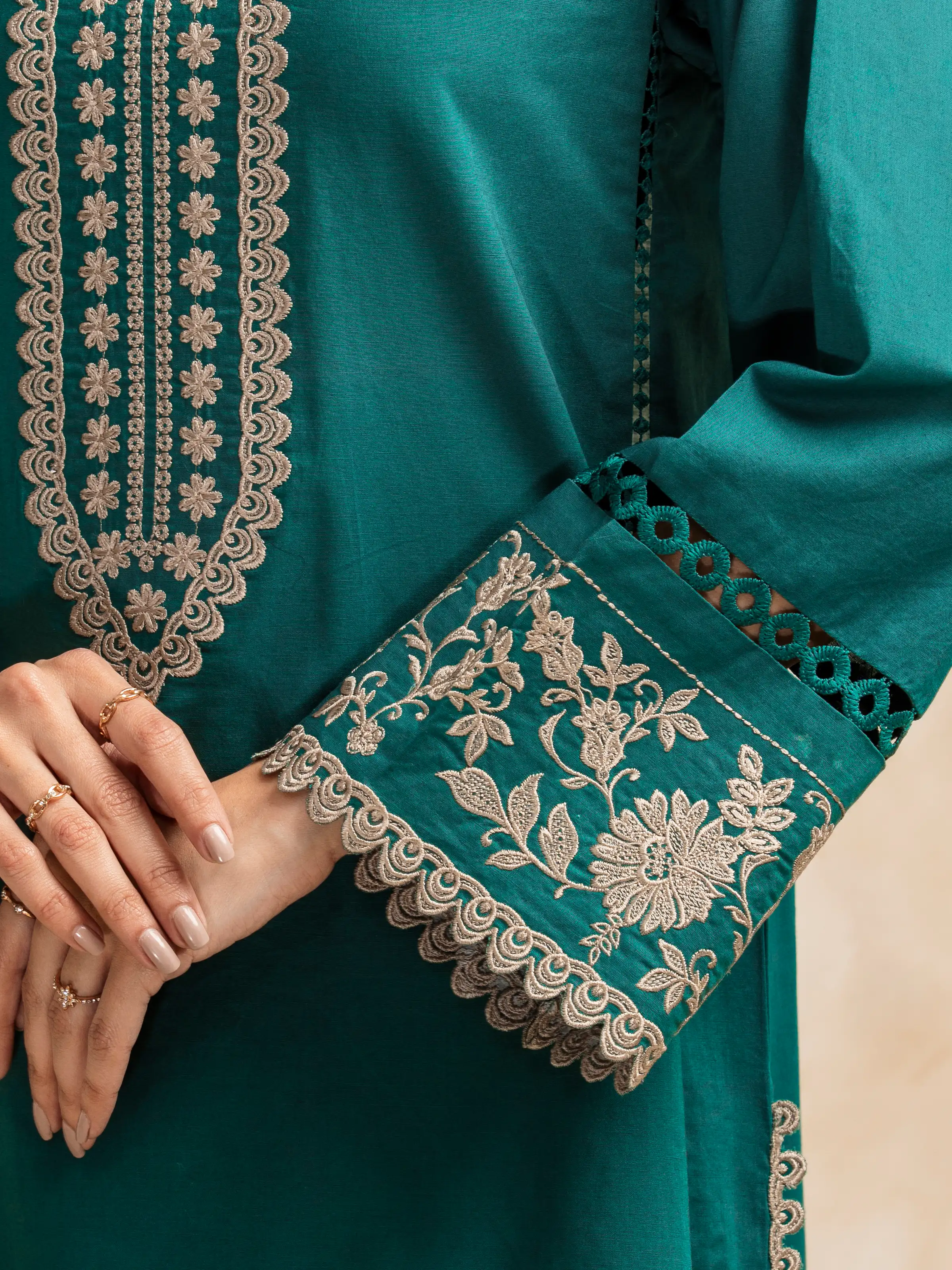 Unstitched Embroidered Cambric Suit - EWU5V2-31031-3P - Image 6