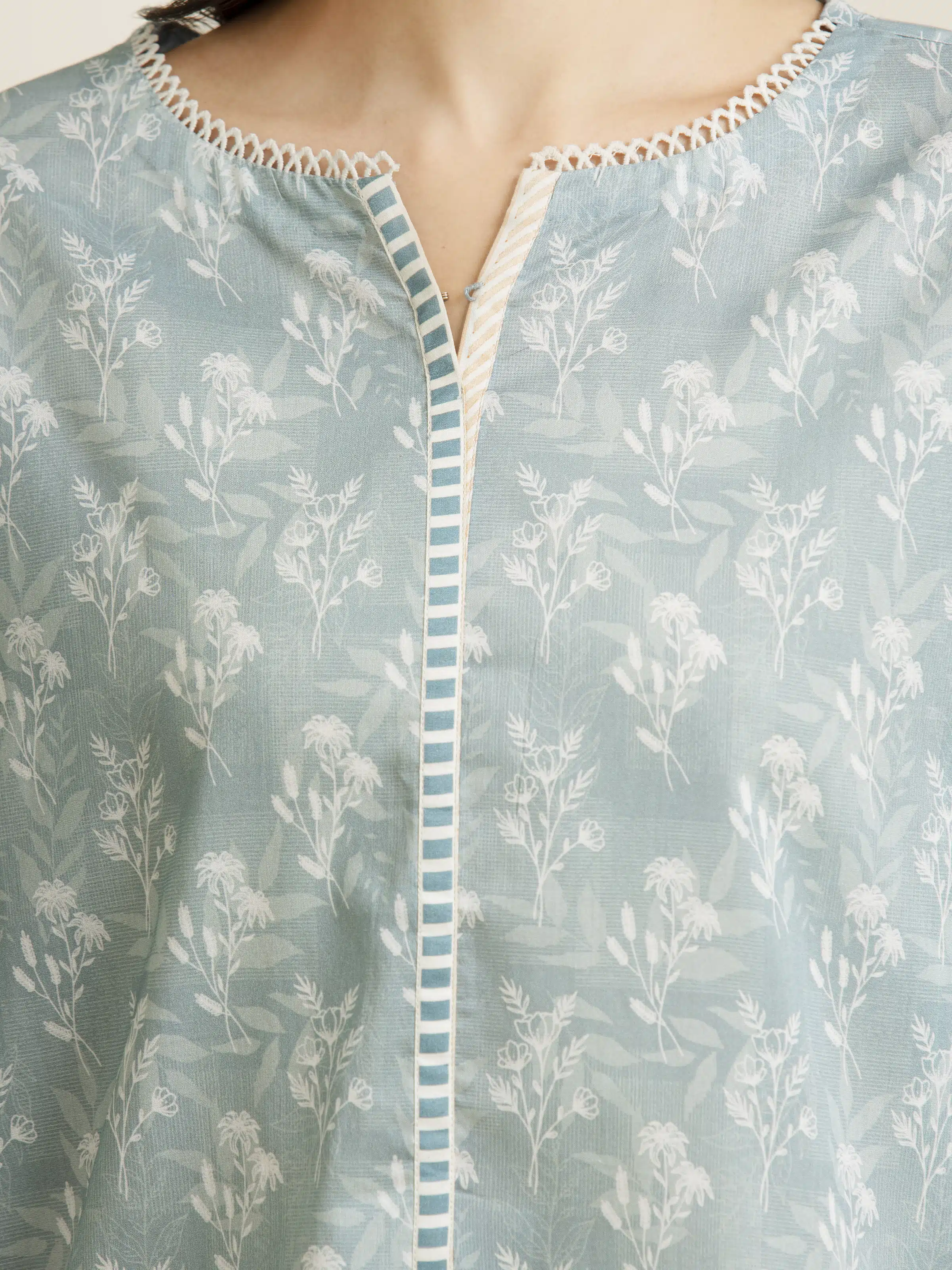 Unstitched Printed Lawn Suit - EWU5A1-35112-3P - Image 4