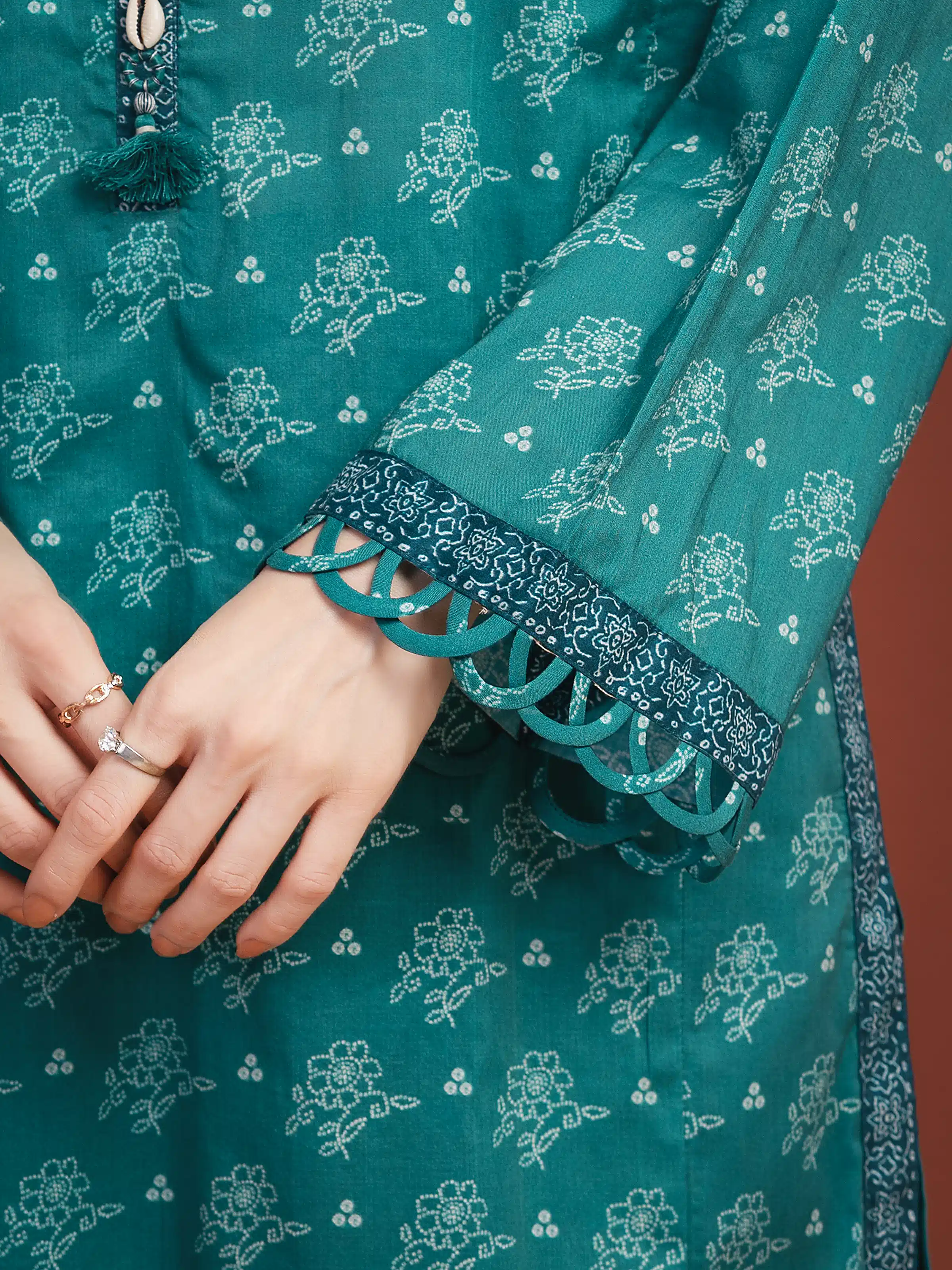 Unstitched Printed Lawn Suit - EWU5A1-35323-3P - Image 4