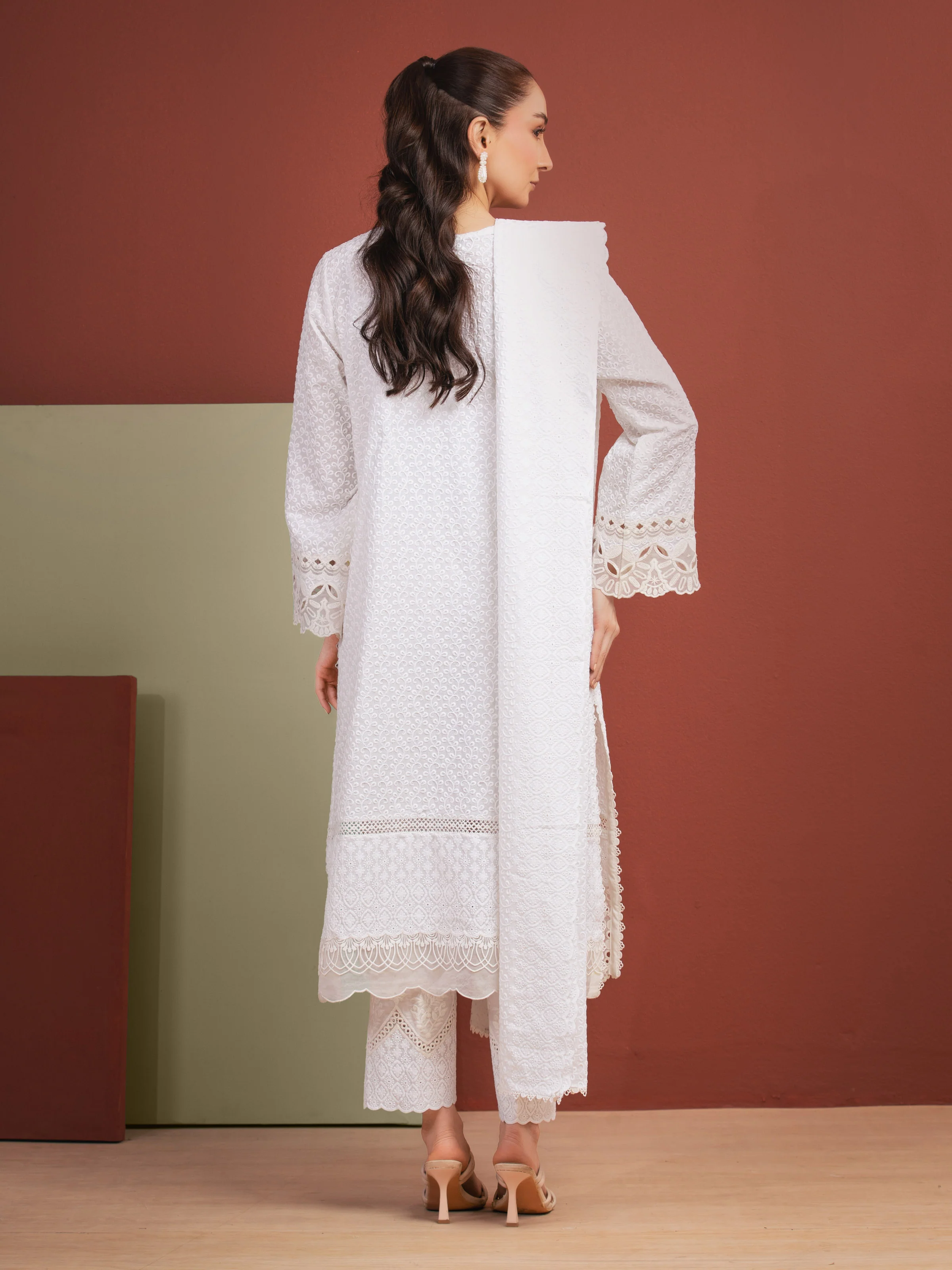 Unstitched Embroidered Cambric Suit - EWU5V2-31831-3P - Image 5