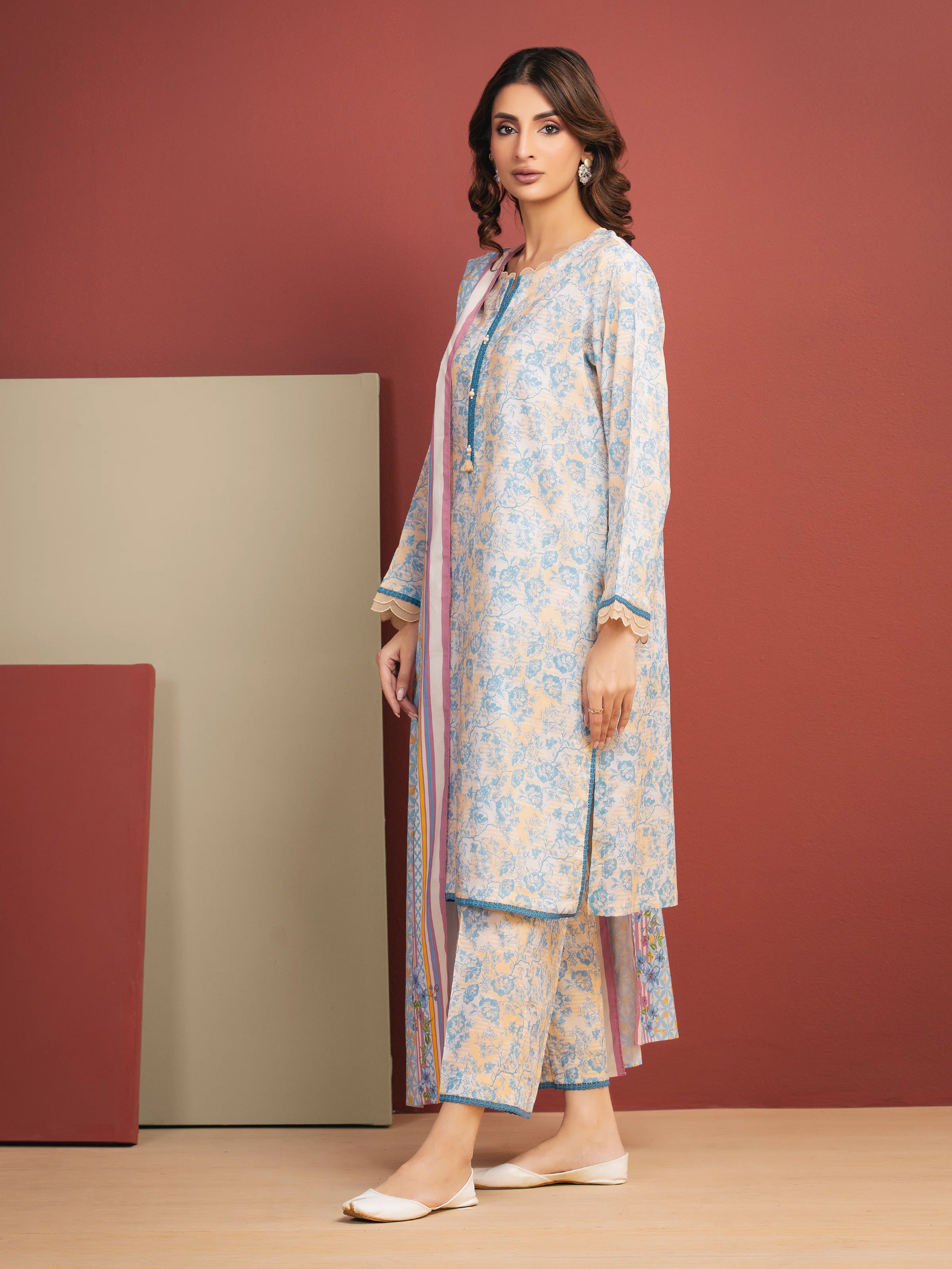 Unstitched Printed Lawn Suit - EWU5A1-35318-3P - Image 5