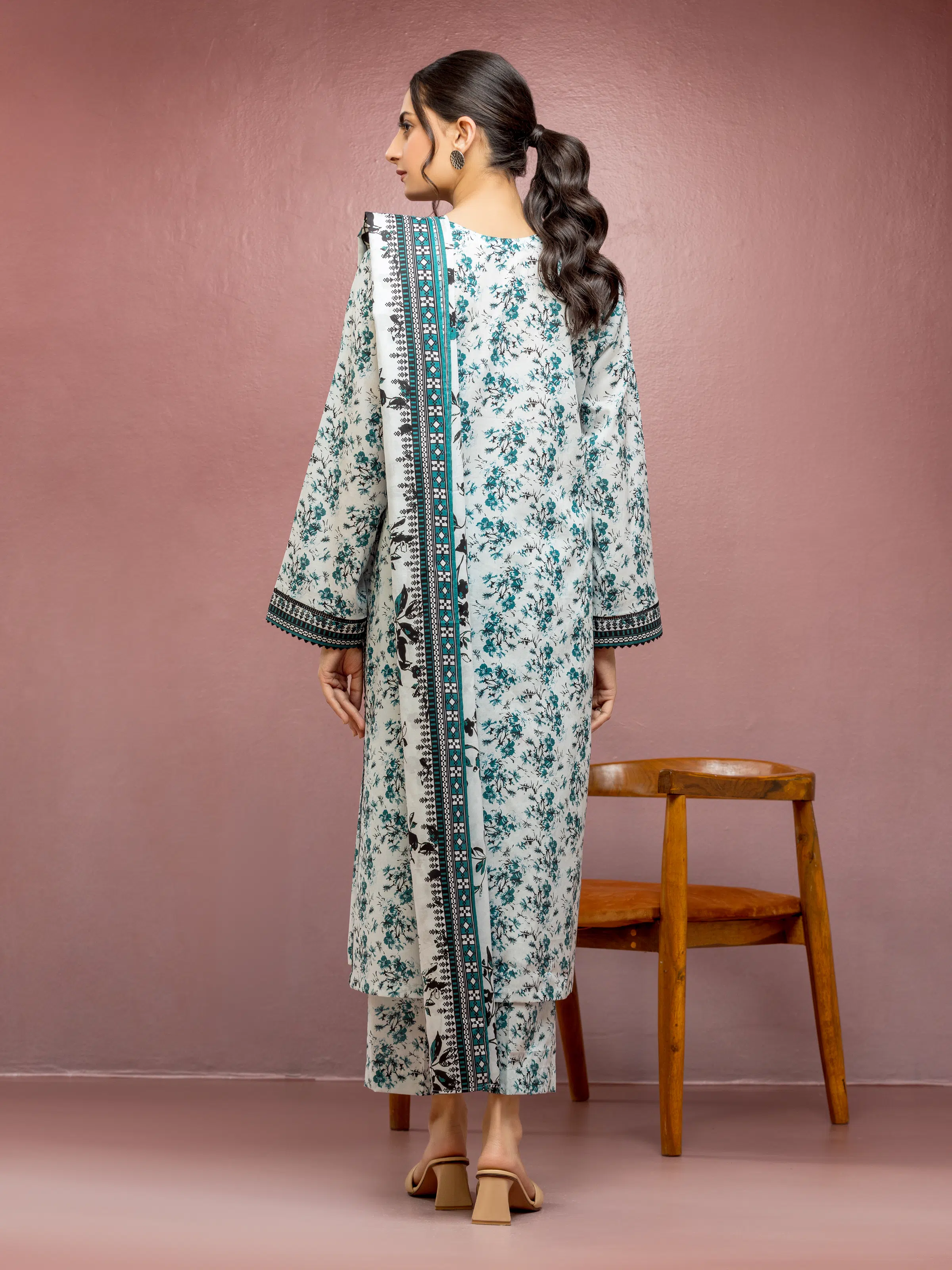 Unstitched Printed Lawn Suit - EWU5A1-35104-3P - Image 2
