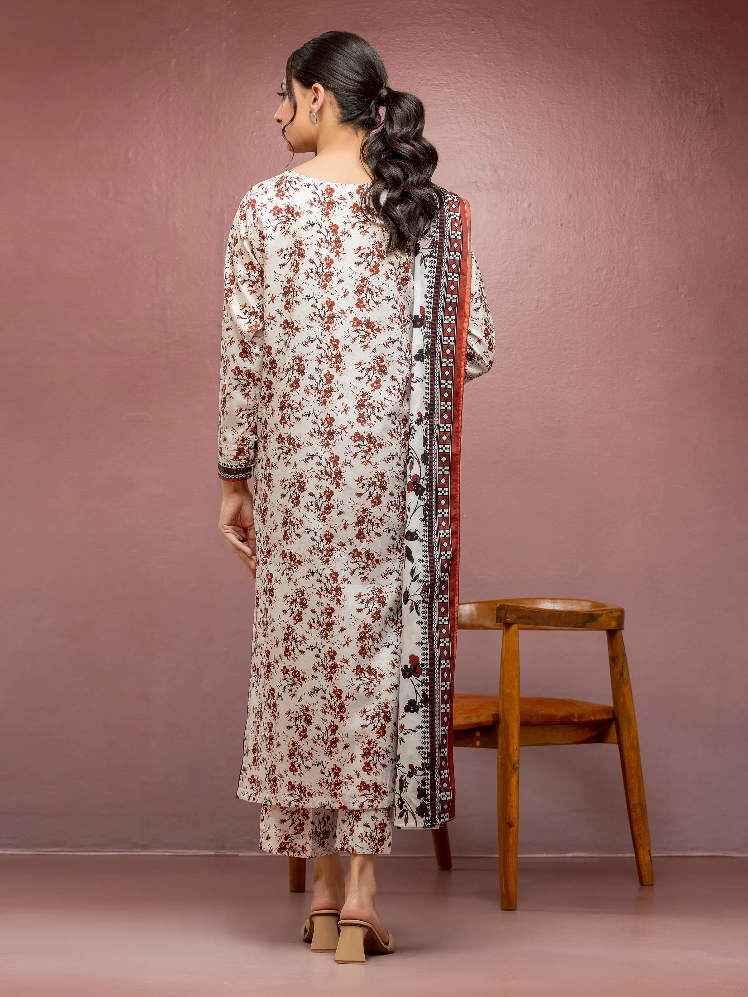 Unstitched Printed Lawn Suit - EWU5A1-35105-3P - Image 2