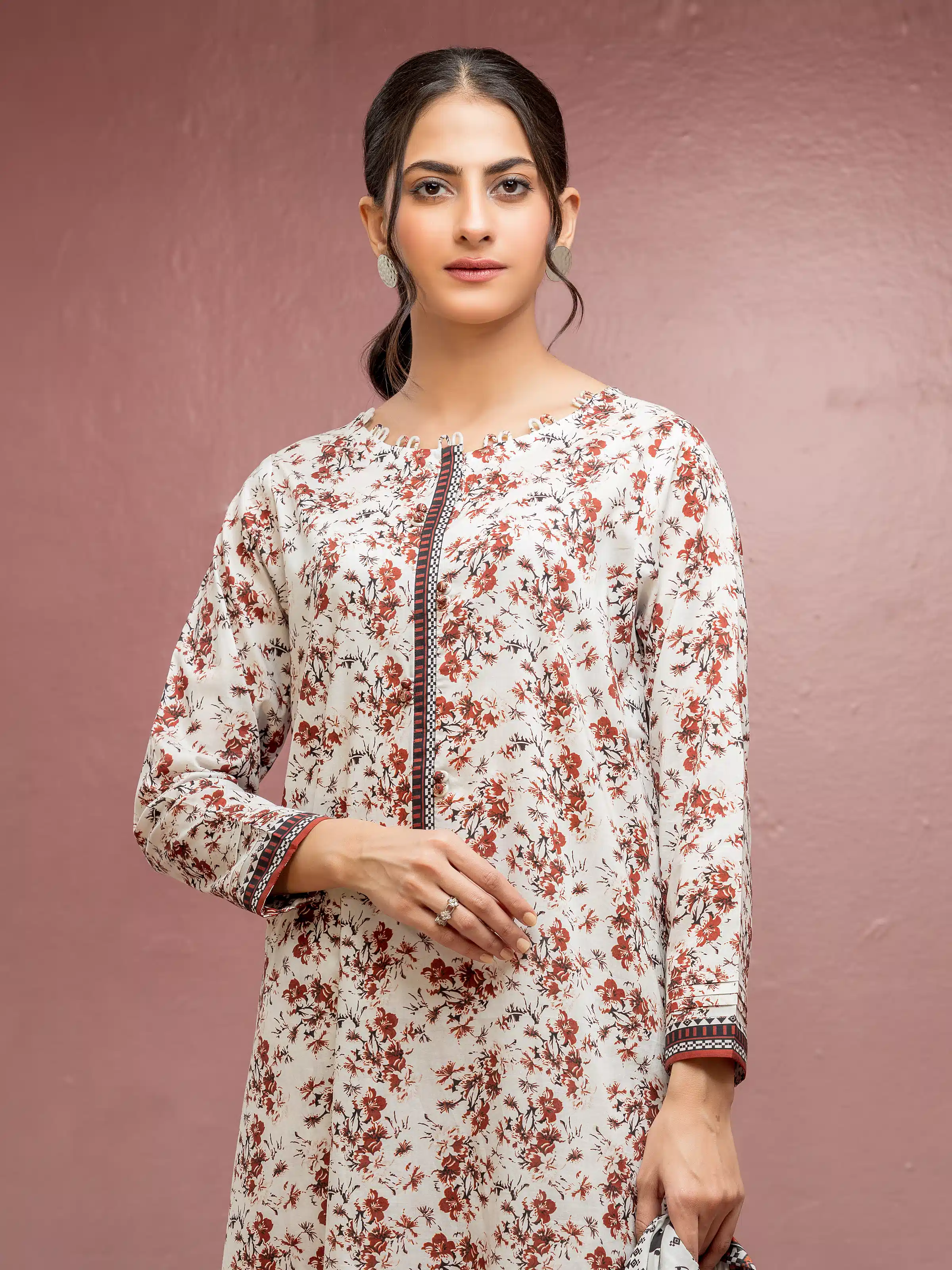 Unstitched Printed Lawn Suit - EWU5A1-35105-3P - Image 3