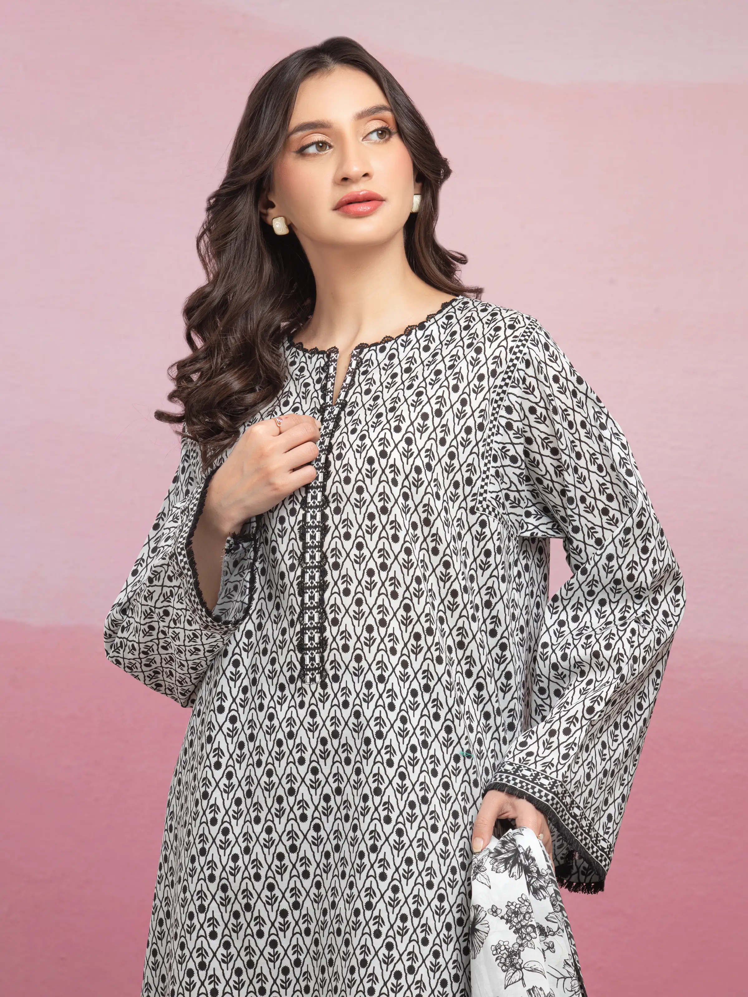 Unstitched Printed Lawn Suit - EWU5A1-35106-3P - Image 3