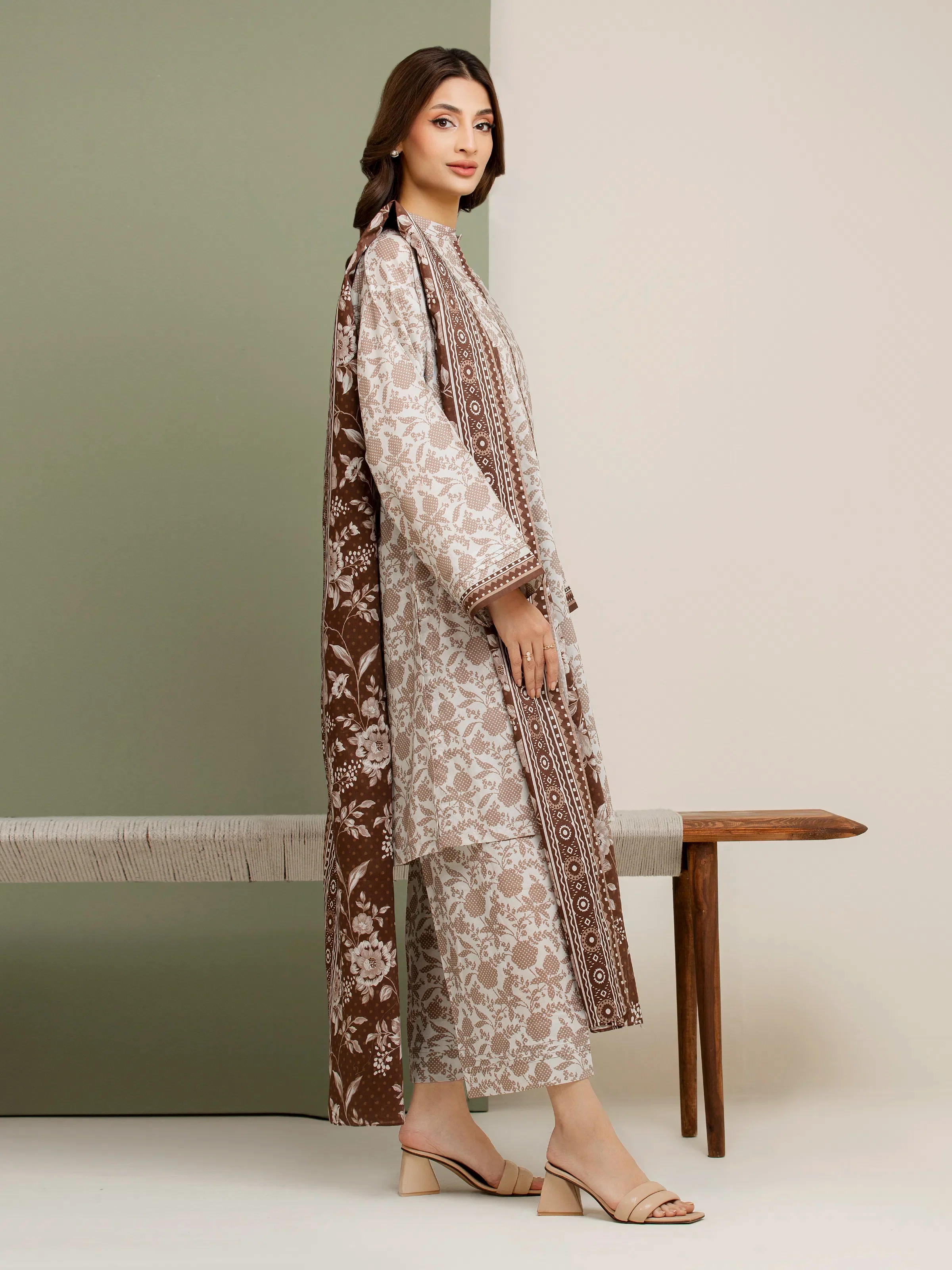 Unstitched Printed Lawn Suit - EWU5A1-35150-3P - Image 3