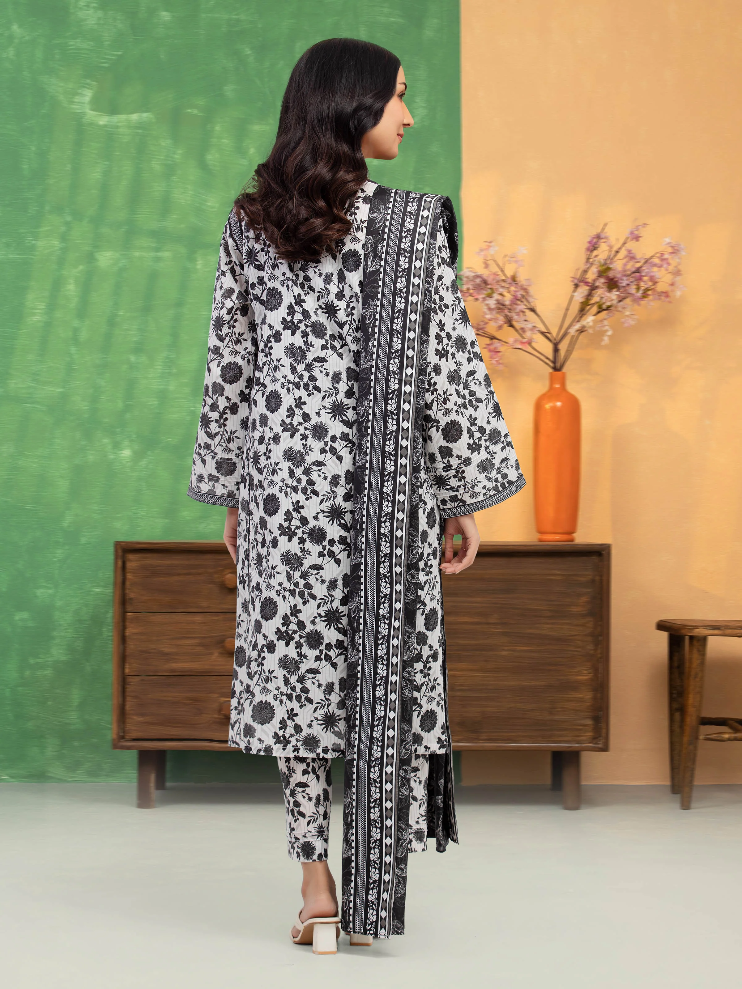 Unstitched Printed Lawn Suit - EWU5A1-35315-3P - Image 4