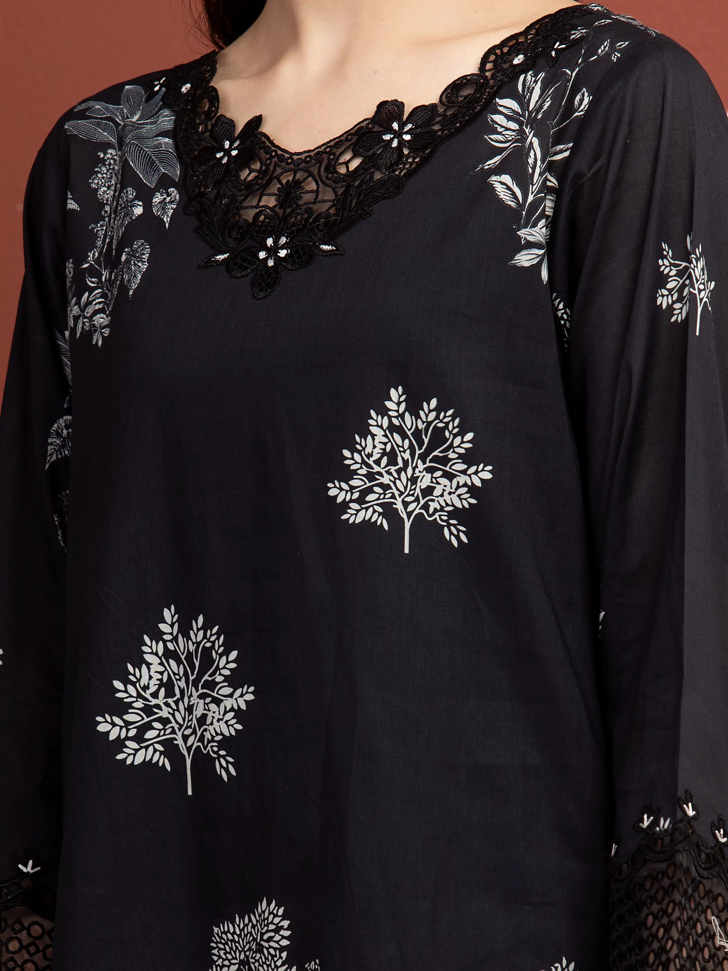 Unstitched Embroidered Lawn Suit - EWU5V1-31496-3P - Image 3
