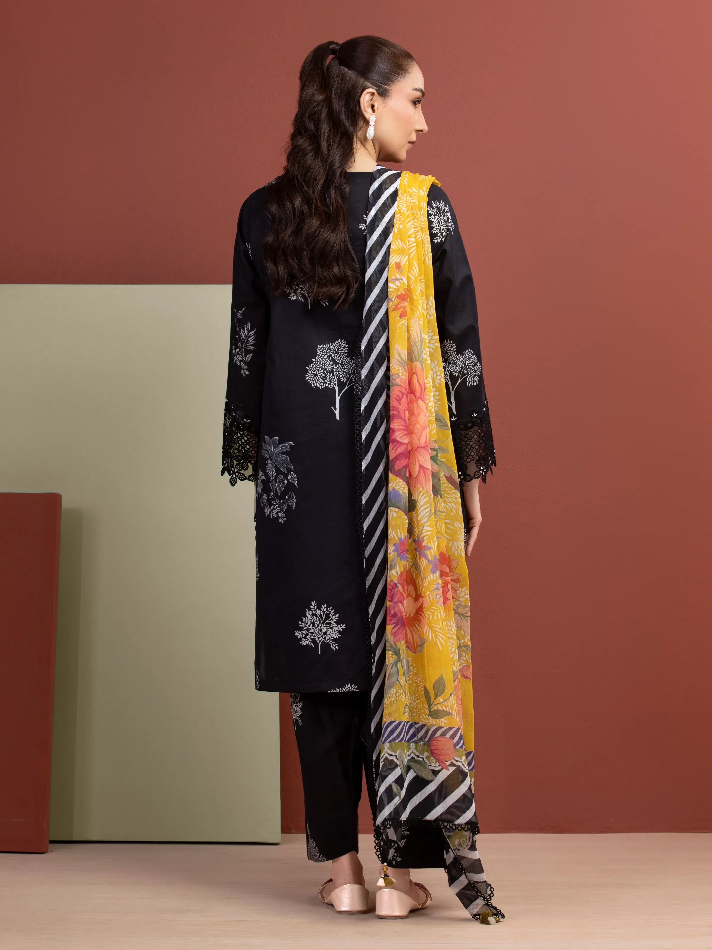 Unstitched Embroidered Lawn Suit - EWU5V1-31496-3P - Image 4