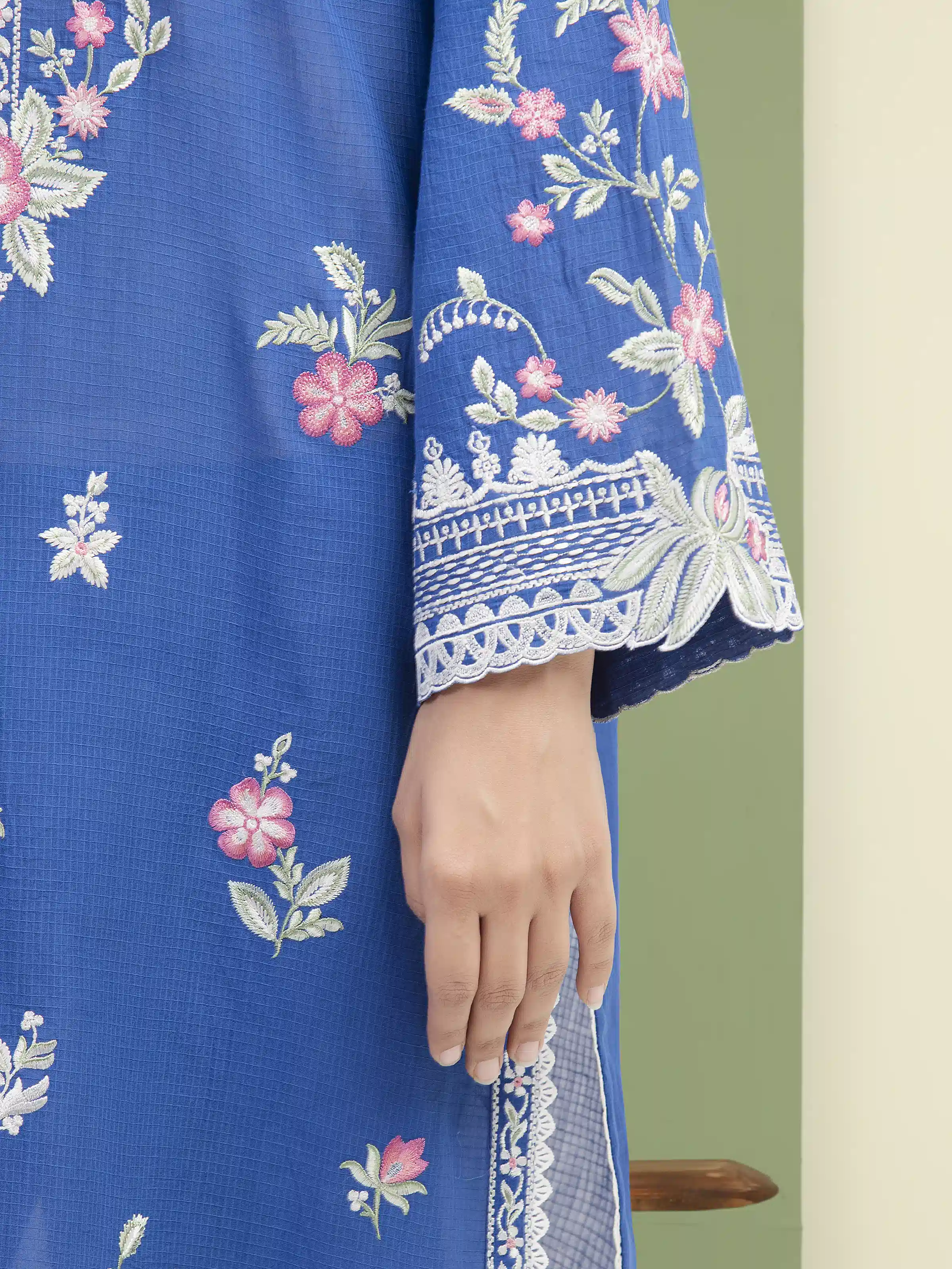 Unstitched Embroidered Lawn Suit - EWU5V1-31703-3P - Image 3