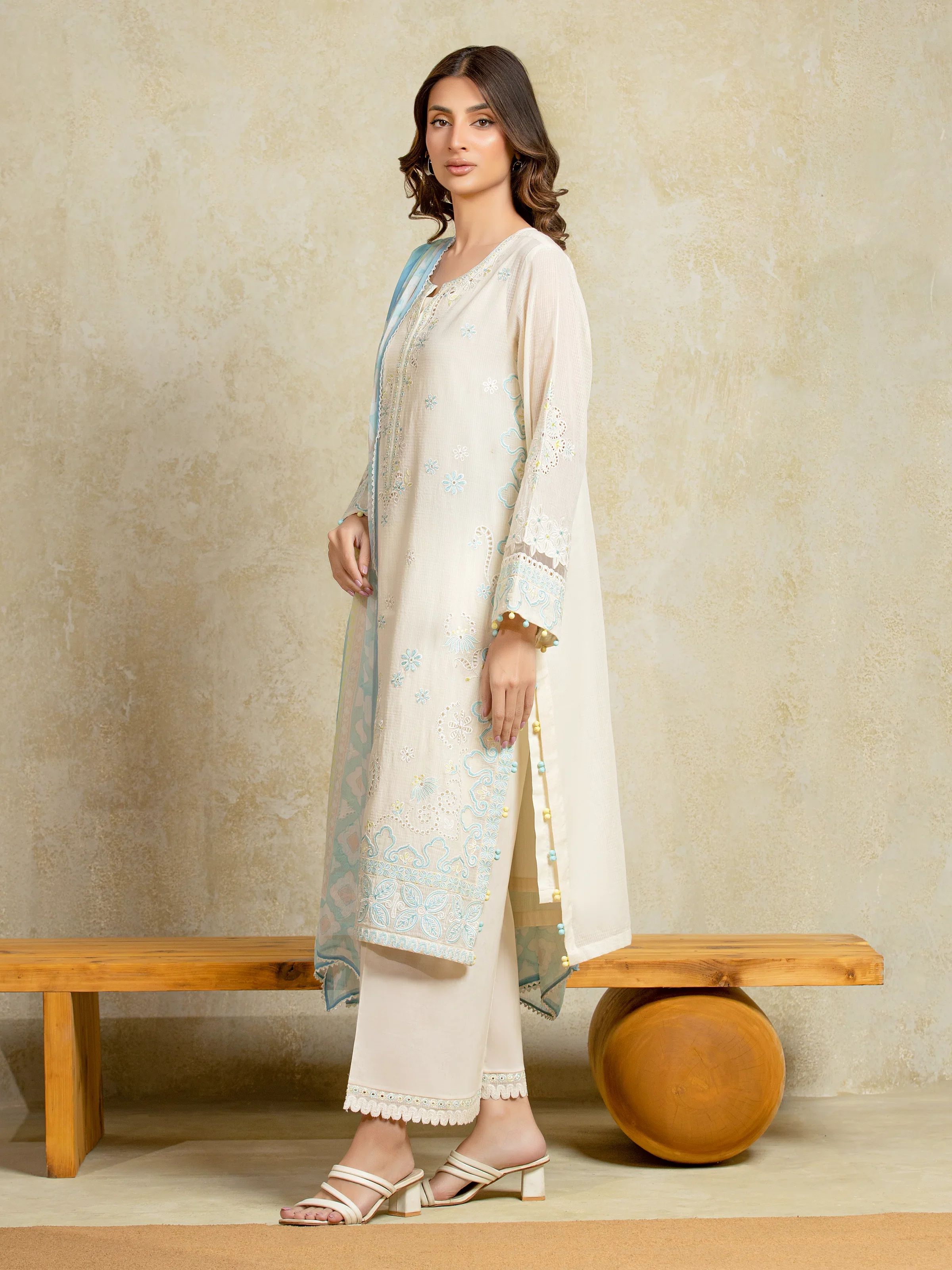 Unstitched Embroidered Lawn Suit - EWU5V1-31700-3P - Image 3