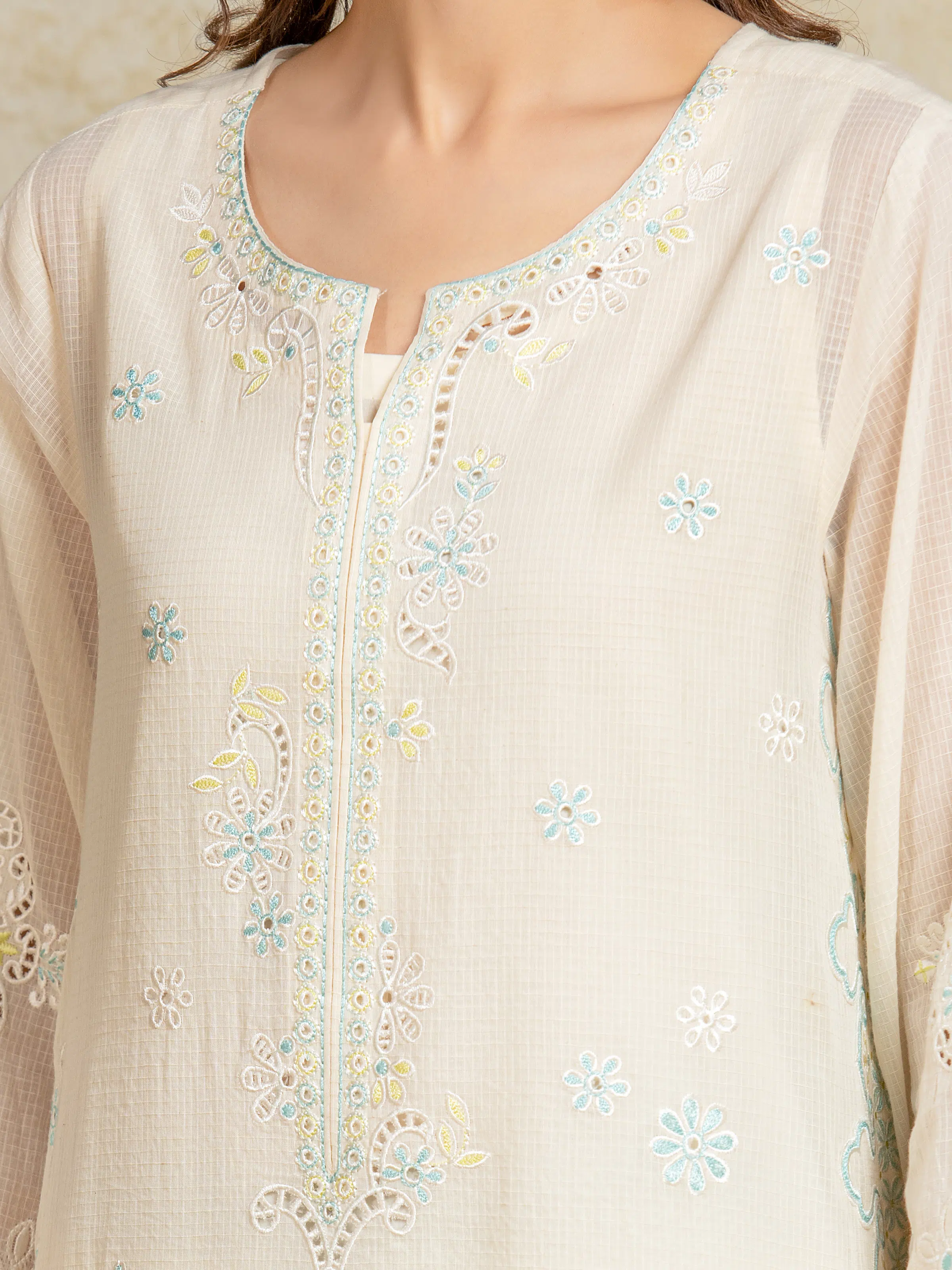 Unstitched Embroidered Lawn Suit - EWU5V1-31700-3P - Image 4