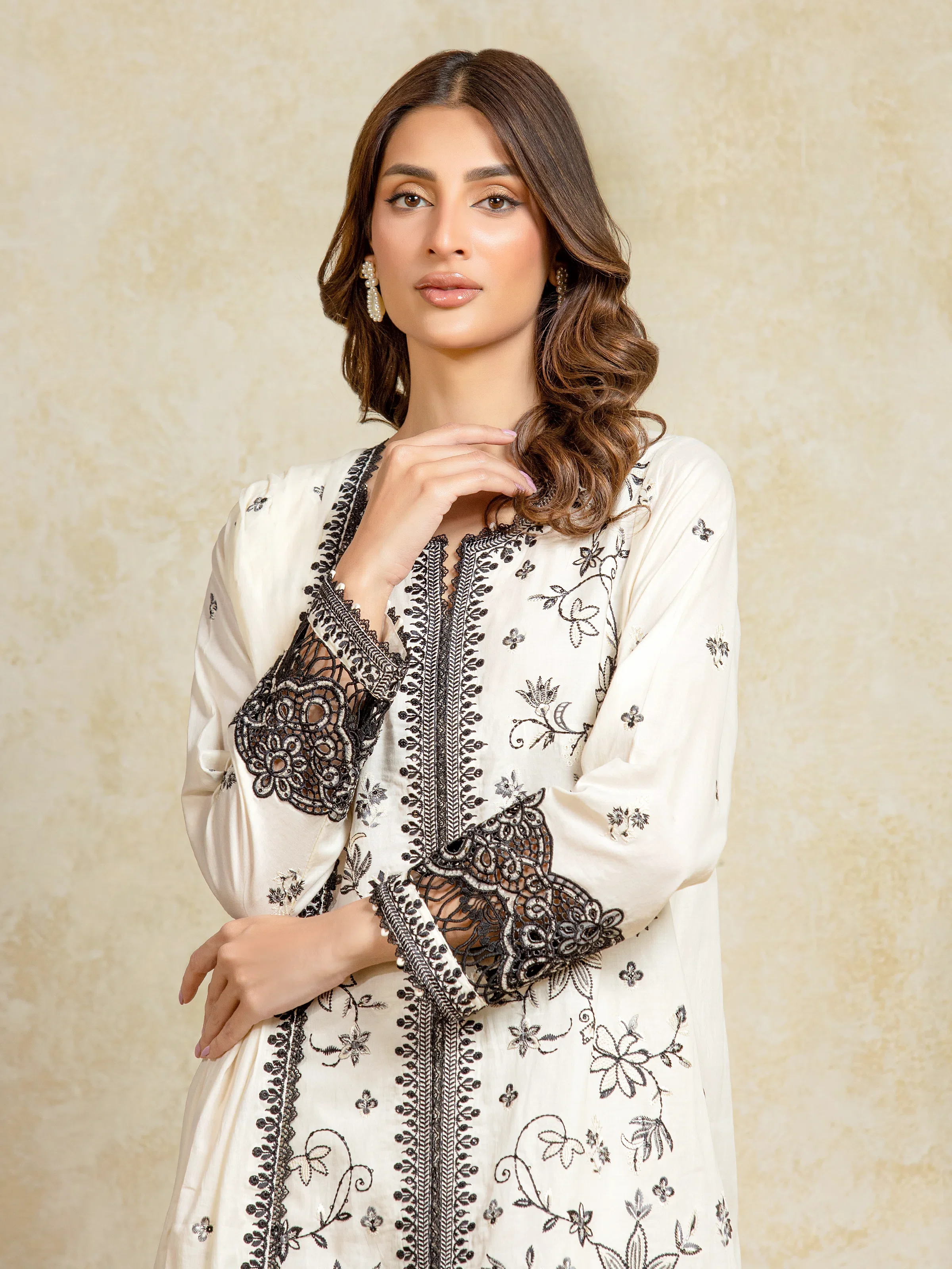 Unstitched Embroidered Cambric Suit - EWU5V2-31815-3P - Image 2
