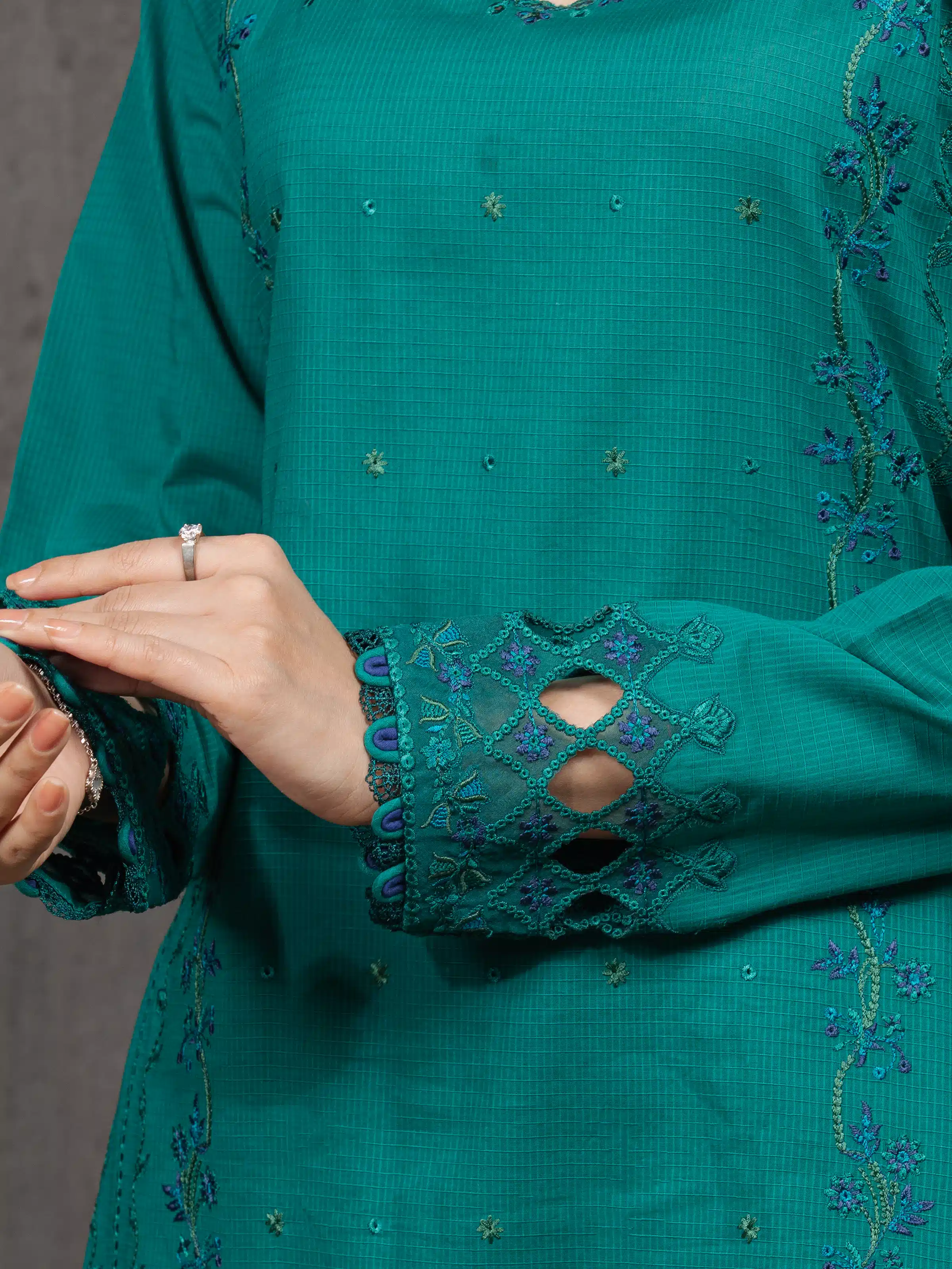 Unstitched Embroidered Lawn Suit - EWU5V1-31224-3P - Image 3