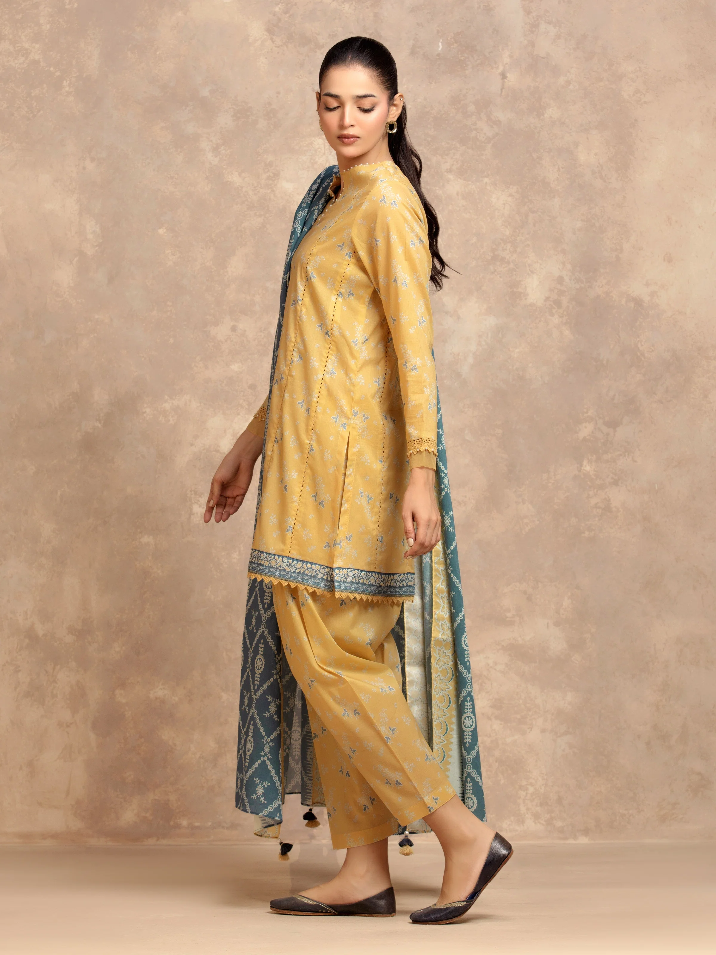 Unstitched Printed Lawn Suit - EWU6A1-36748-3P - Image 5