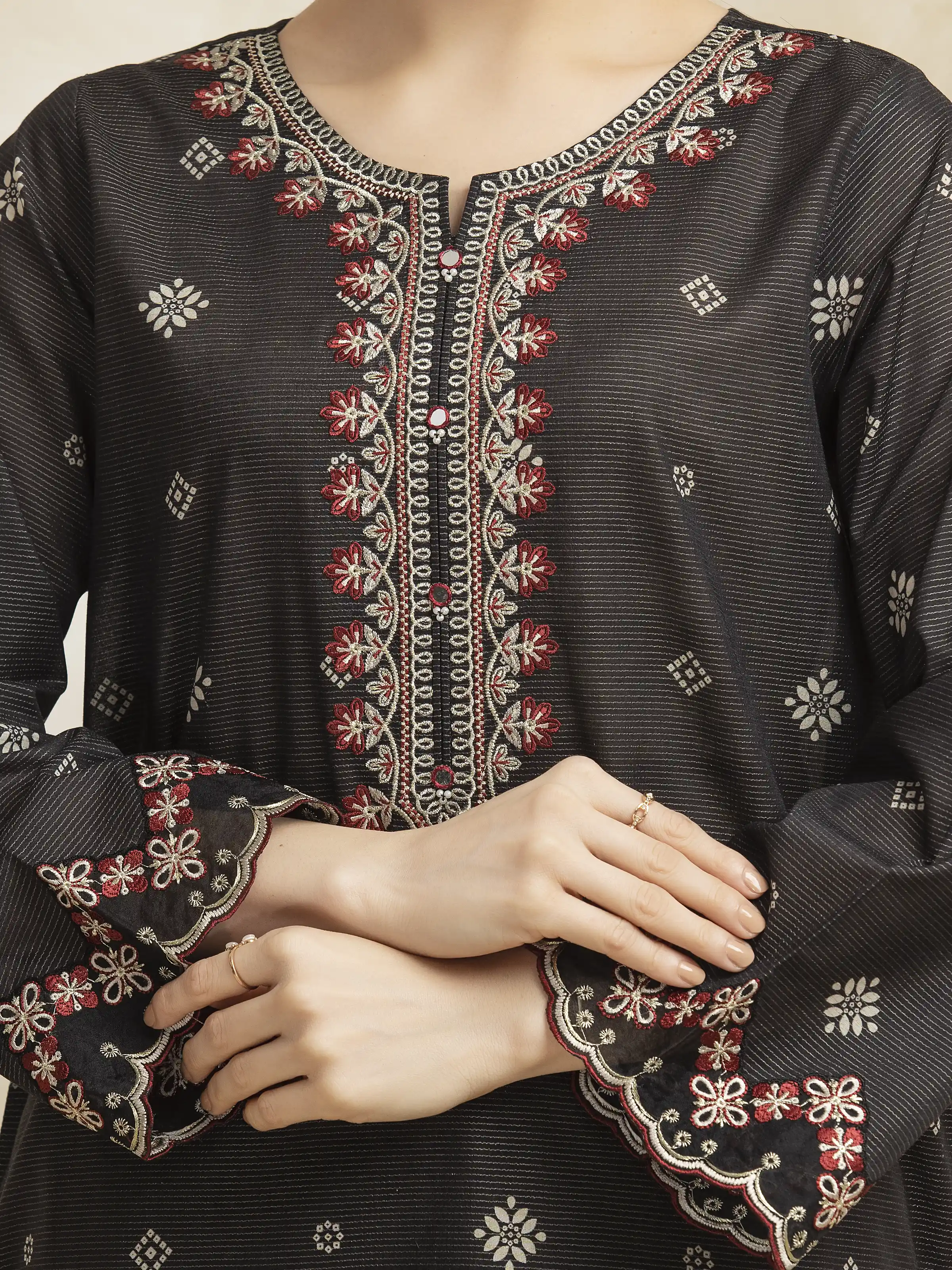 Unstitched Embroidered Lawn Suit - EWU5V1-31200-3P - Image 3