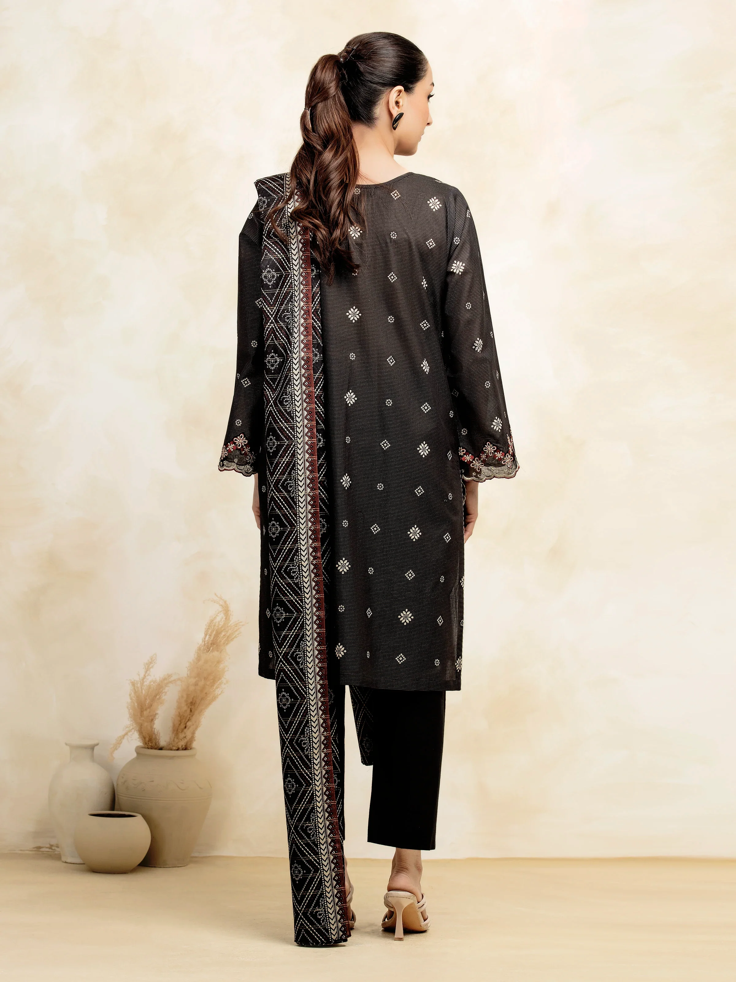 Unstitched Embroidered Lawn Suit - EWU5V1-31200-3P - Image 5