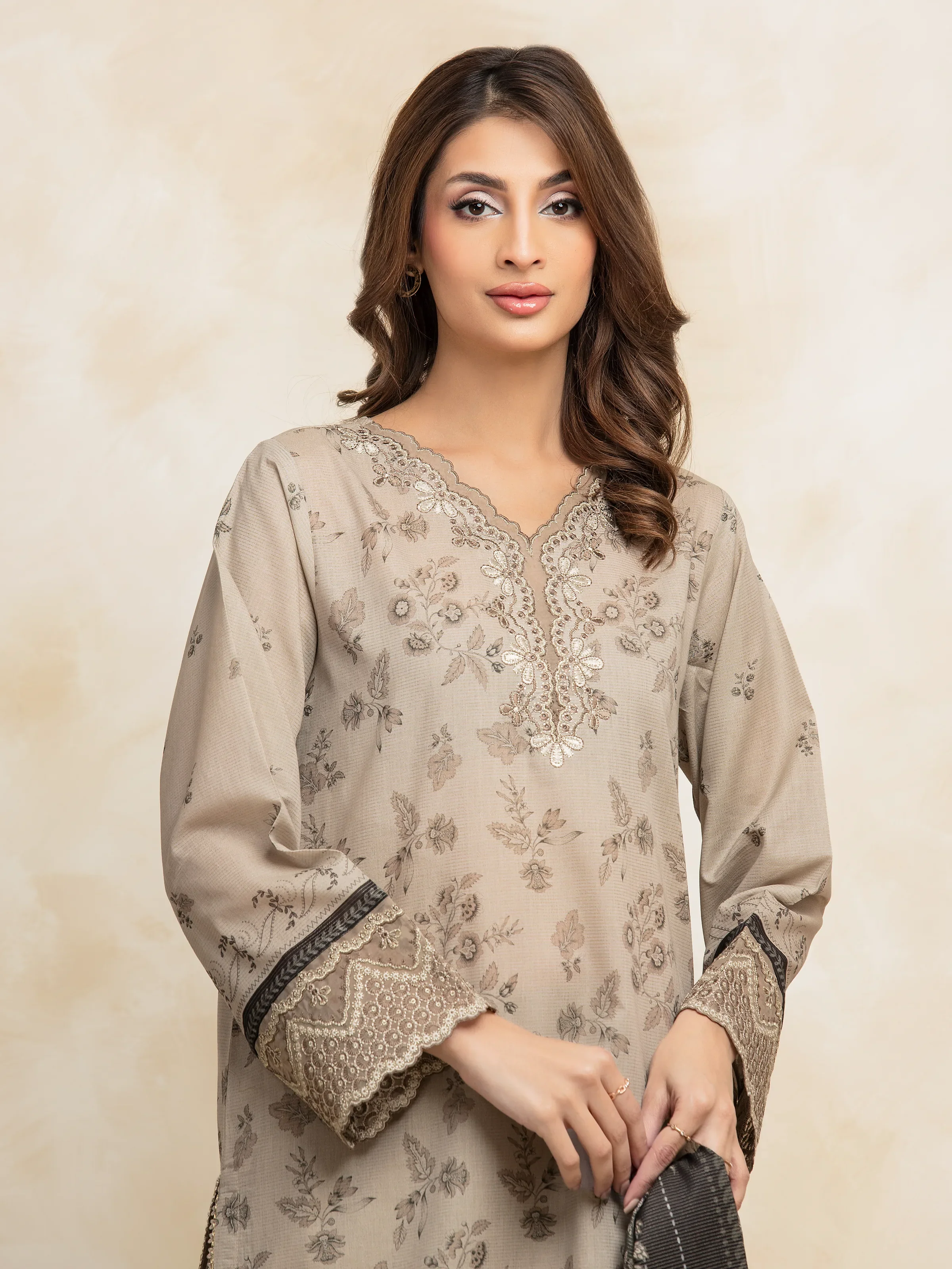 Unstitched Embroidered Lawn Suit - EWU5V1-31206-3P - Image 4