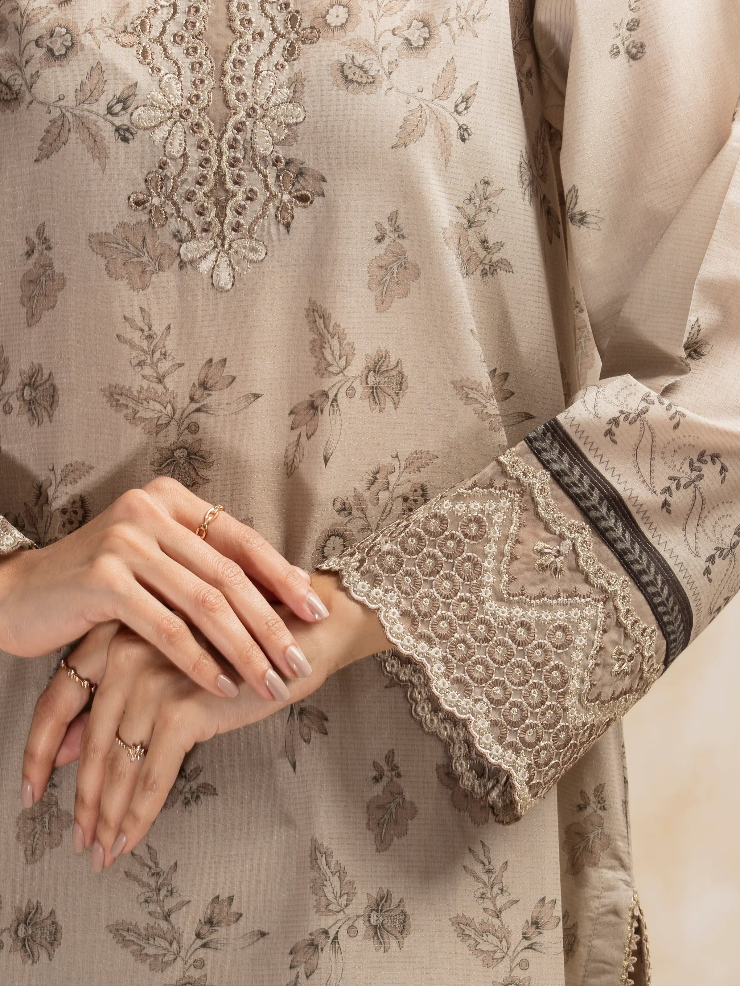 Unstitched Embroidered Lawn Suit - EWU5V1-31206-3P - Image 6